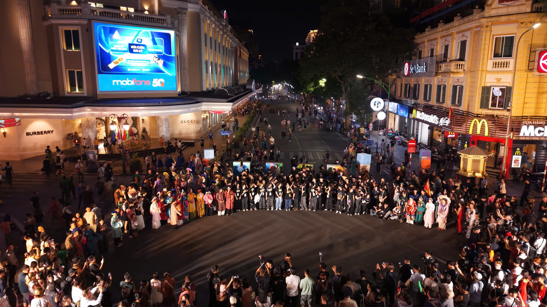 Đêm bế mạc diễn ra tưng bừng, hứa hẹn những mùa Lễ hội sau còn ấn tượng hơn nữa.