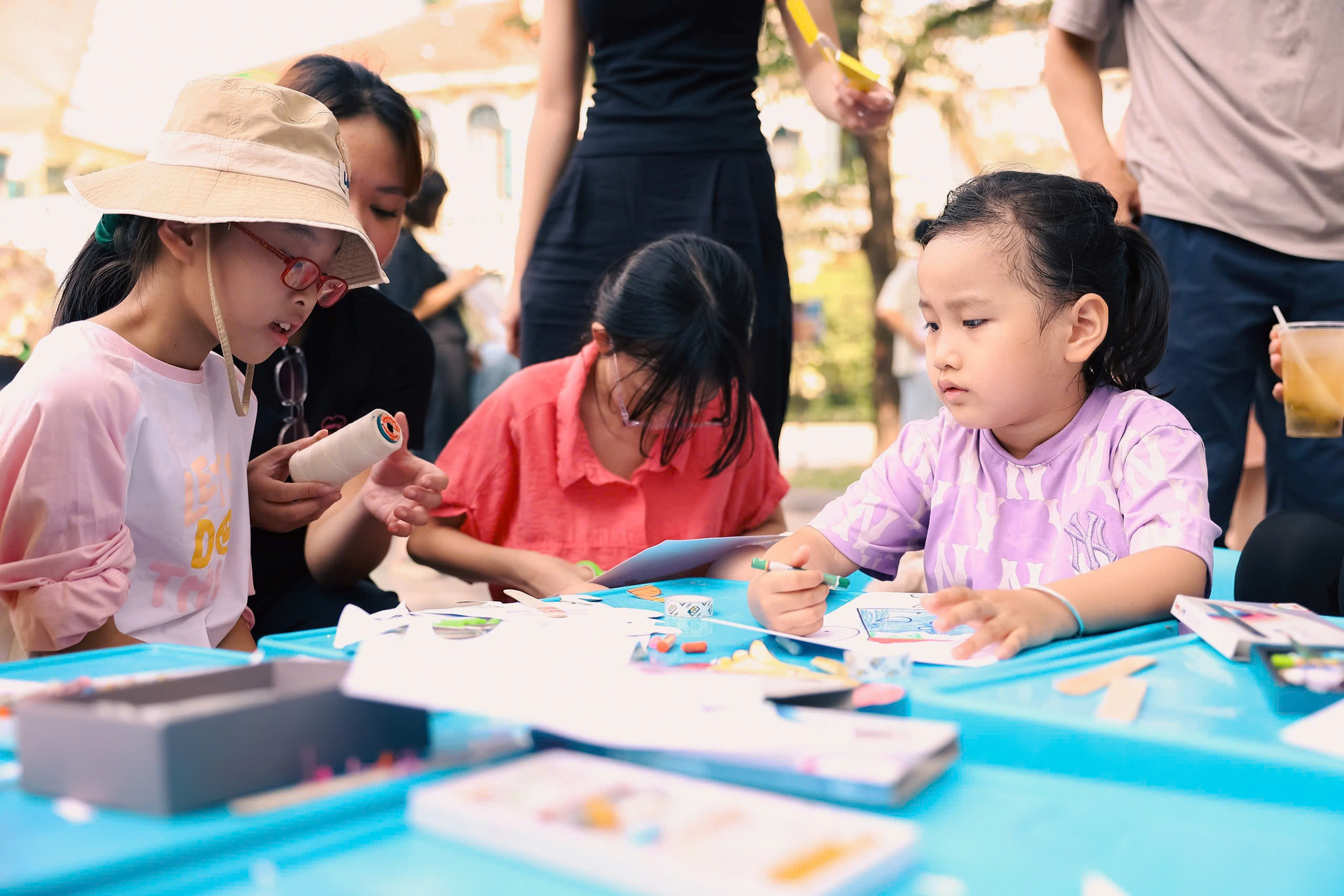 Trẻ em thỏa thích khám phá, trải nghiệm các trò chơi sáng tạo miễn phí.