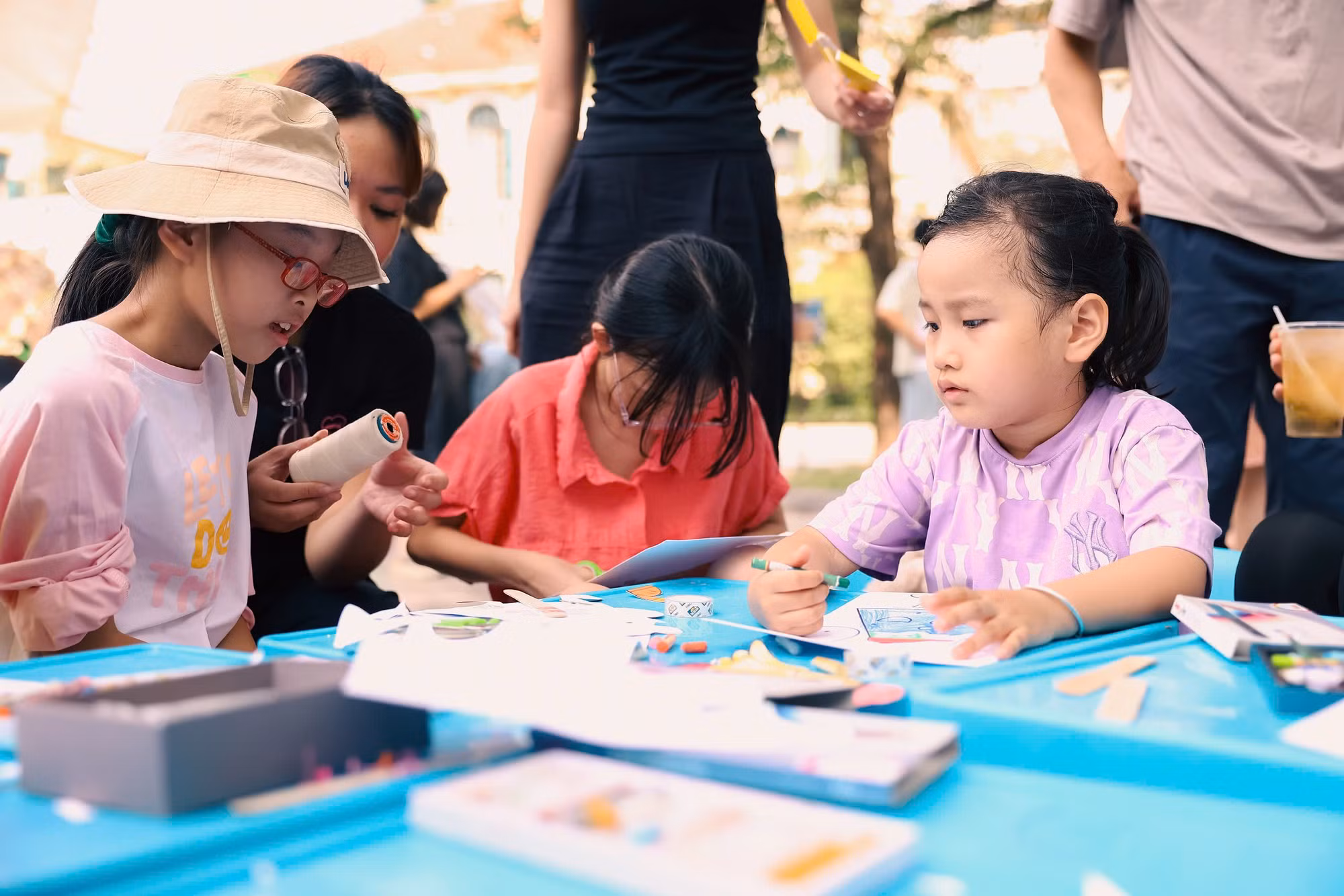 Trẻ em thỏa thích khám phá, trải nghiệm các trò chơi sáng tạo miễn phí.