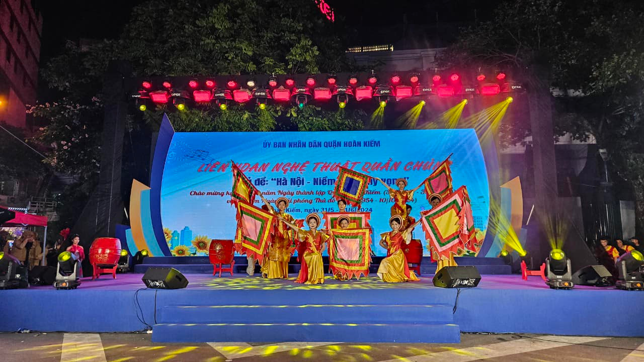 Những tiết mục thể hiện bề dày truyền thống văn hóa của Hoàn Kiếm. Những tiết mục thể hiện bề dày truyền thống văn hóa của Hoàn Kiếm.