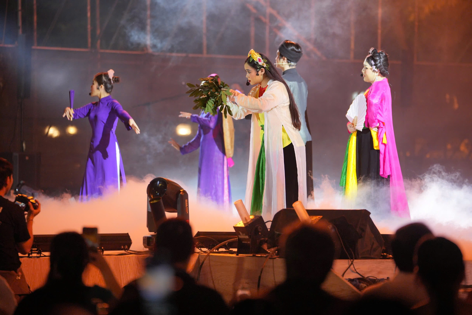 Trình diễn nghệ thuật truyền thống tại Lễ khai mạc.