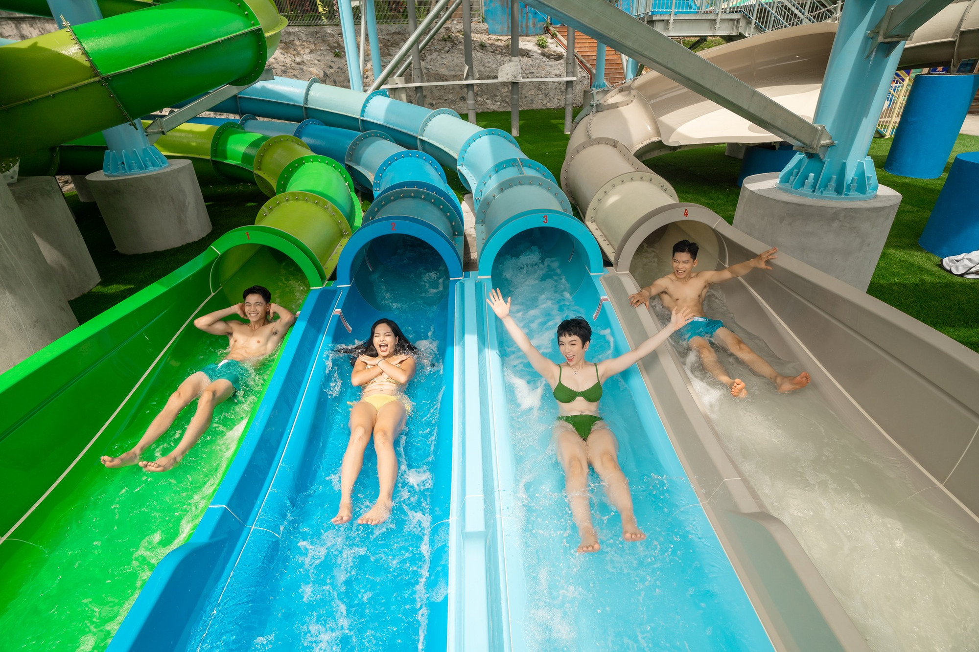 Công viên nước tại Thiên đường Bảo Sơn "đắt khách"