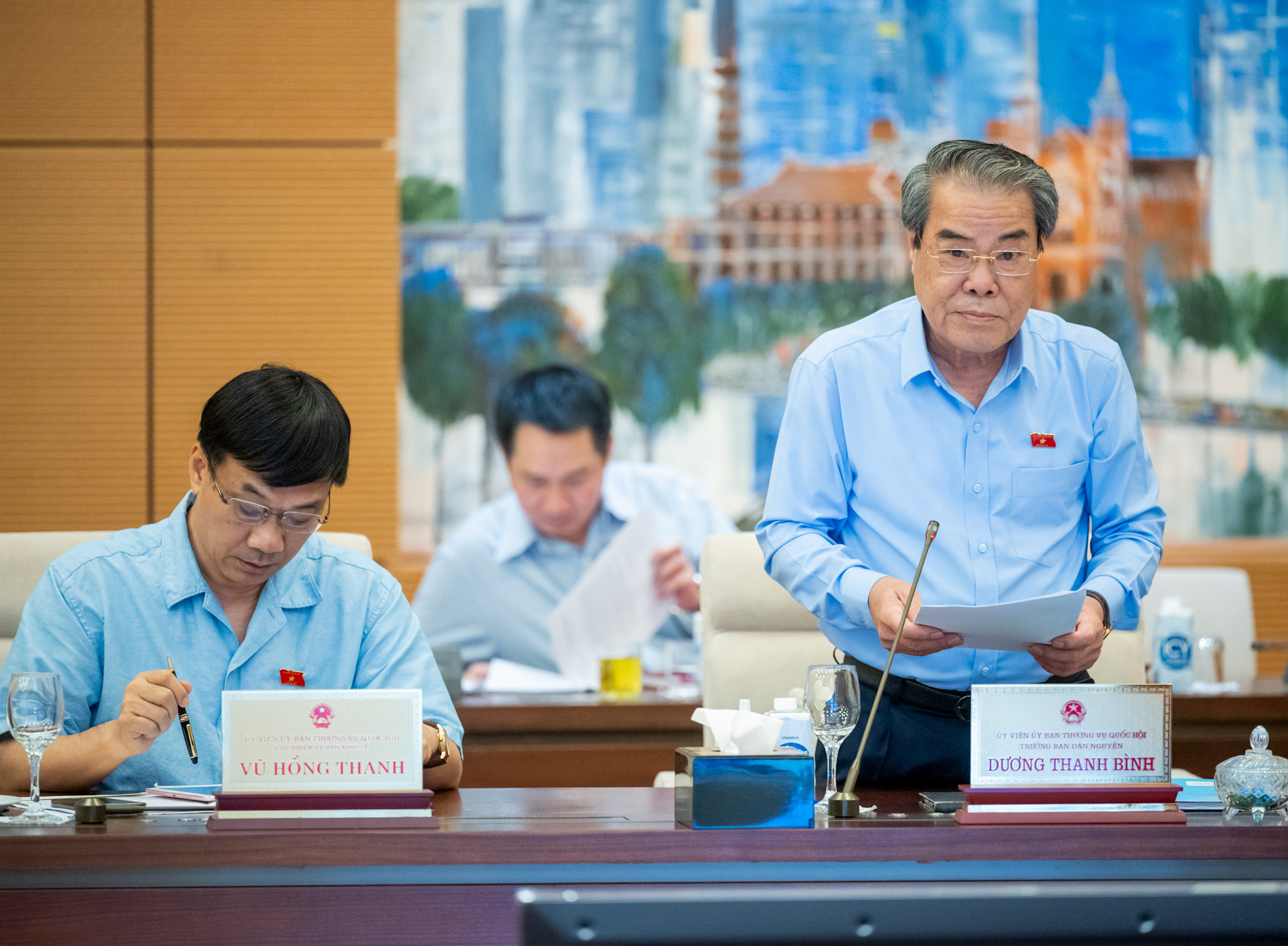 Trưởng Ban Dân nguyện Dương Thanh Bình trình bày báo cáo công tác dân nguyện của Quốc hội tháng 5 và 6/2024.