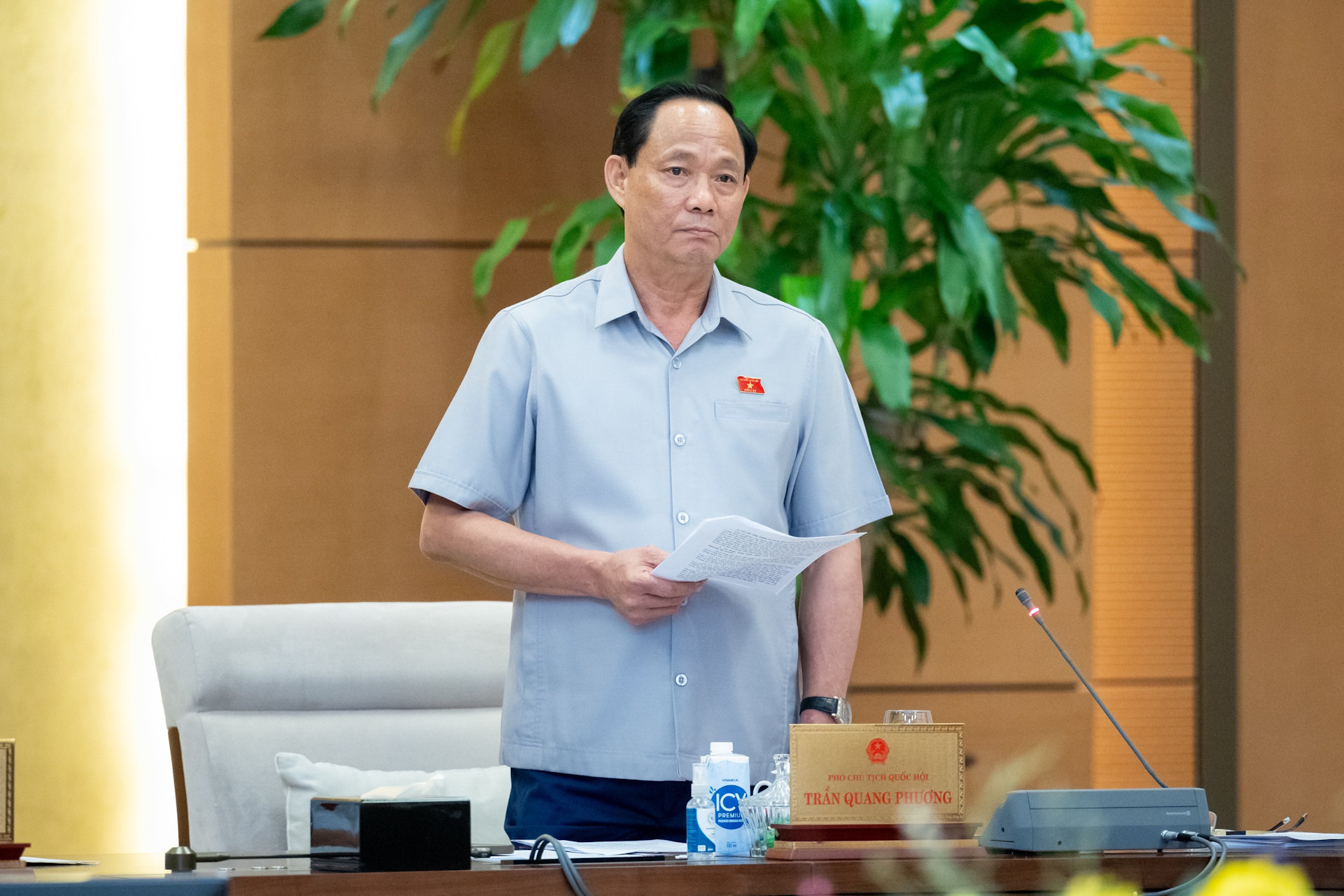 Phó Chủ tịch Quốc hội Trần Quang Phương phát biểu tại phiên họp.