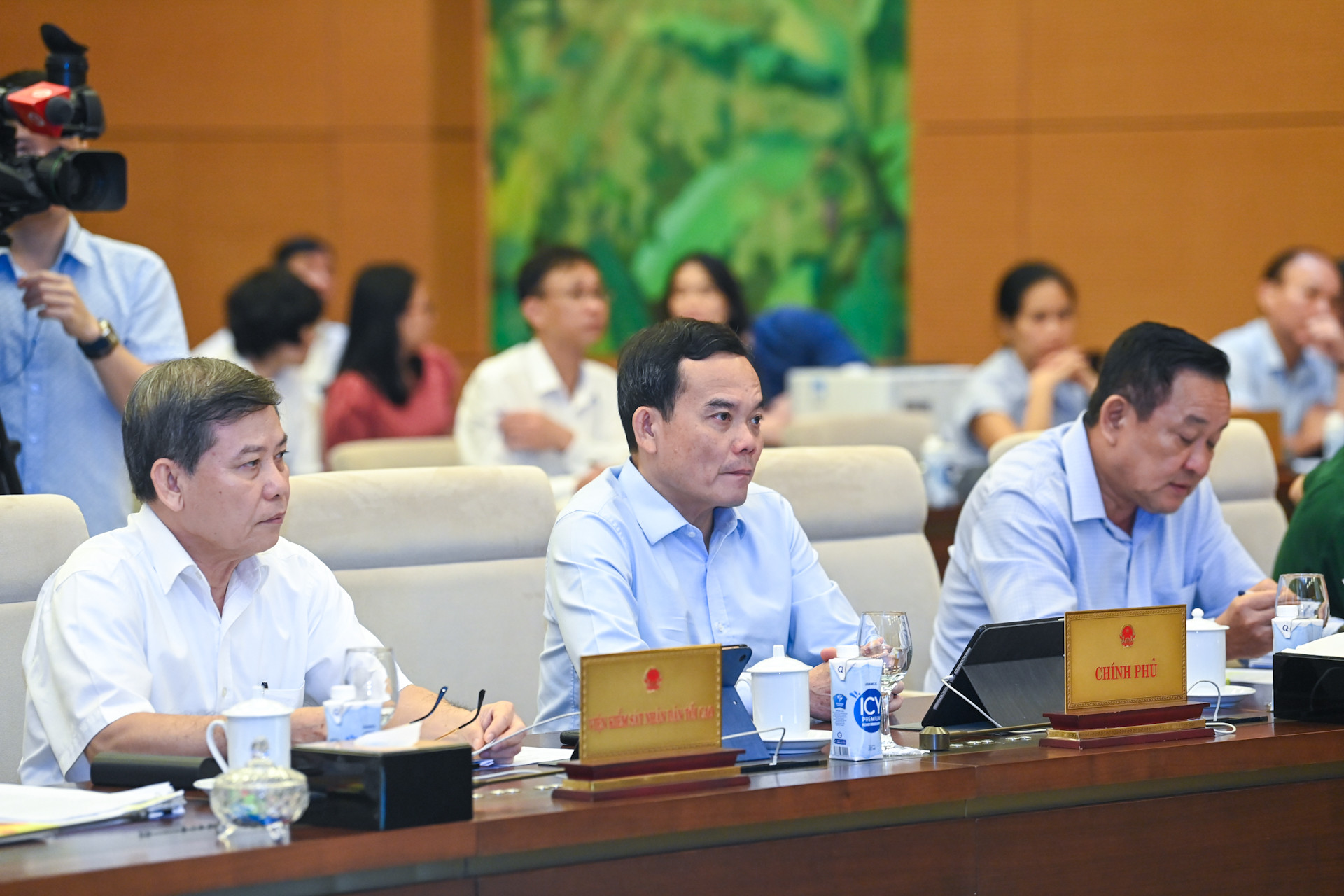 Phó Thủ tướng Chính phủ Trần Lưu Quang, Viện trưởng Viện Kiểm sát nhân dân tối cao Lê Minh Trí và các đại biểu dự phiên họp.