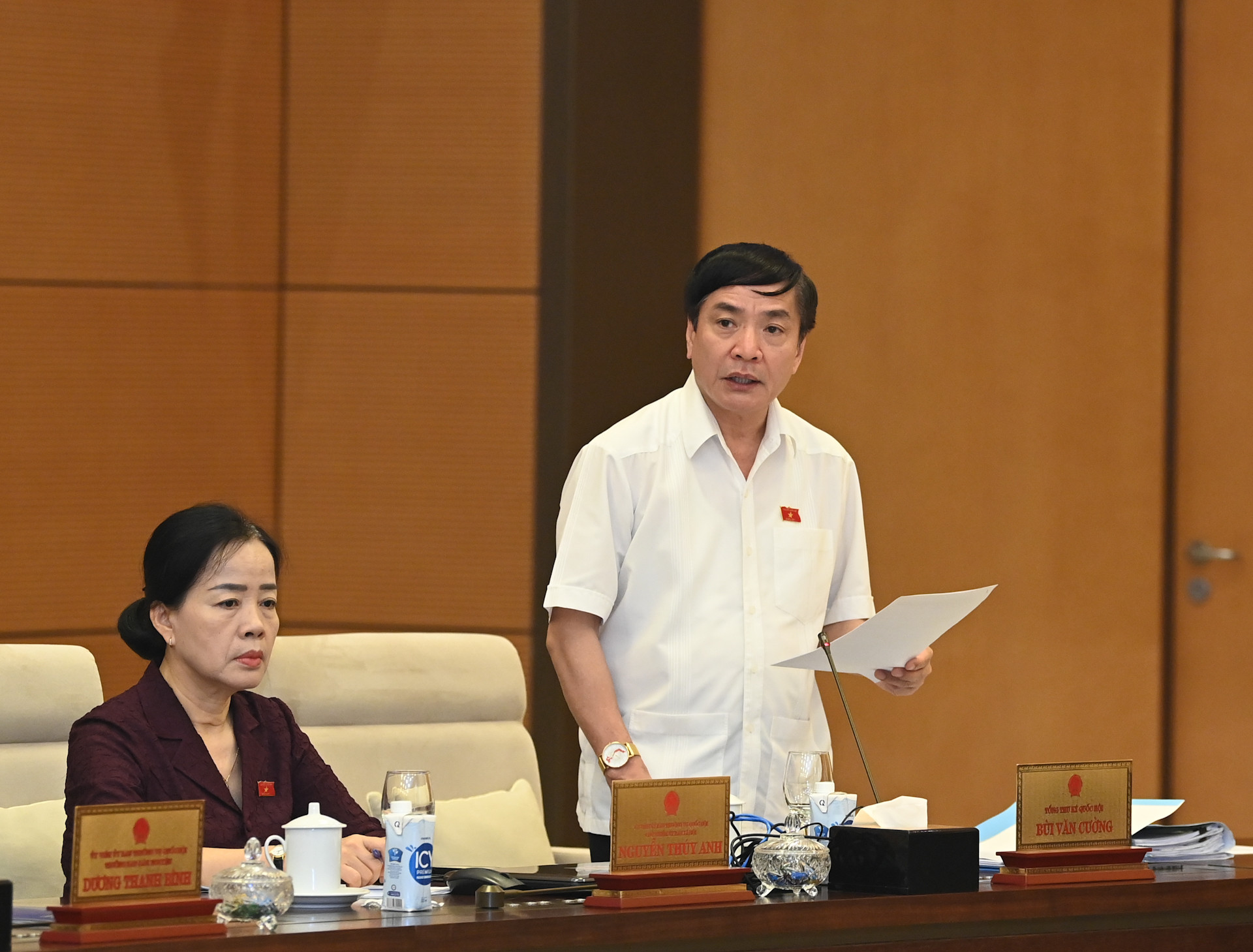 Tổng Thư ký, Chủ nhiệm Văn phòng Quốc hội Bùi Văn Cường phát biểu mở đầu phiên họp.