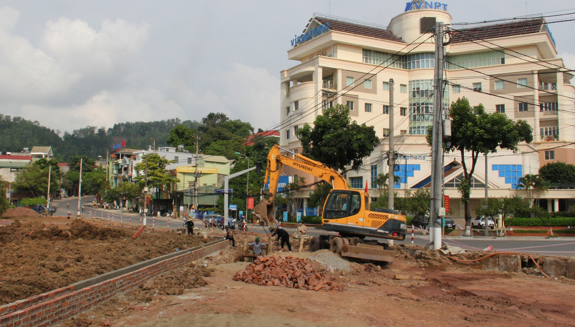 Sau nhiều năm tiến hành thỏa thuận hỗ trợ, đền bù, đến nay dự án chỉnh trang đô thị dọc tuyến đường Điện Biên, thành phố Sơn La đã hoàn tất công tác giải phóng mặt bằng.