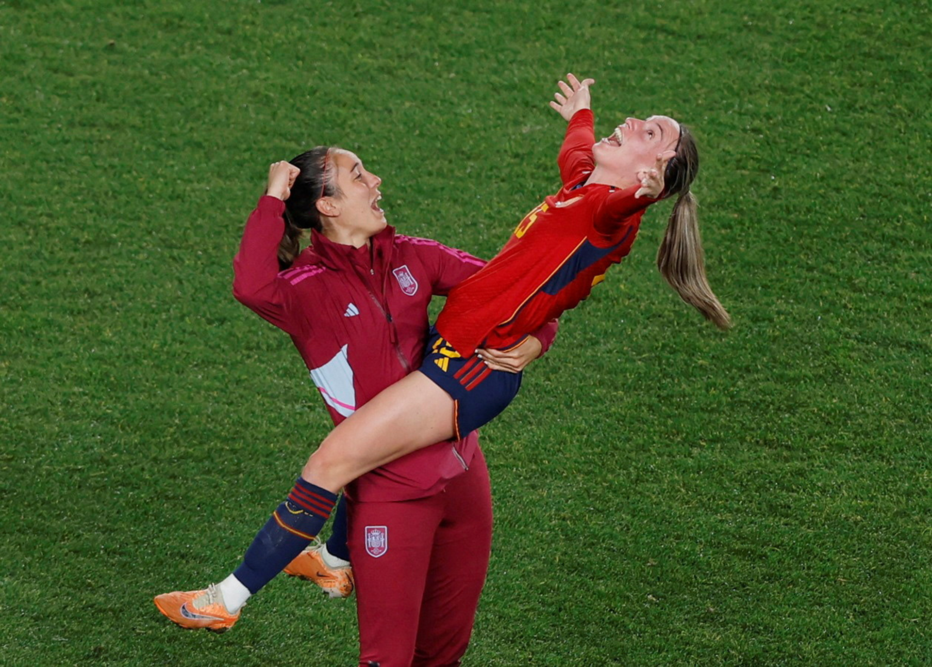 Tiền đạo Eva Navarro ăn mừng chiến thắng. (Ảnh: Reuters)