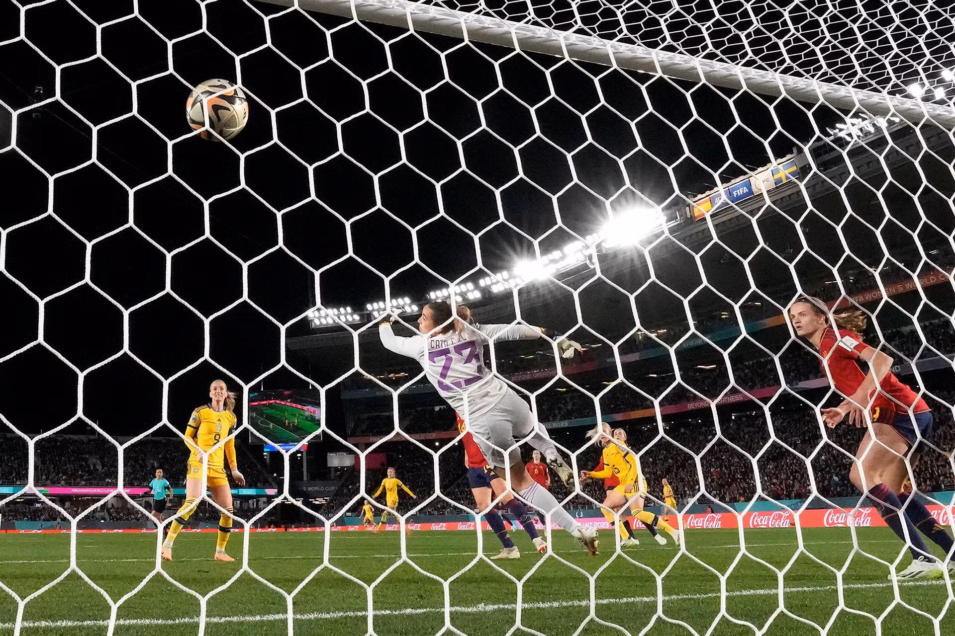 Rebecka Blomqvist ghi bàn thắng duy nhất cho Thụy Điển. (Ảnh: AP)