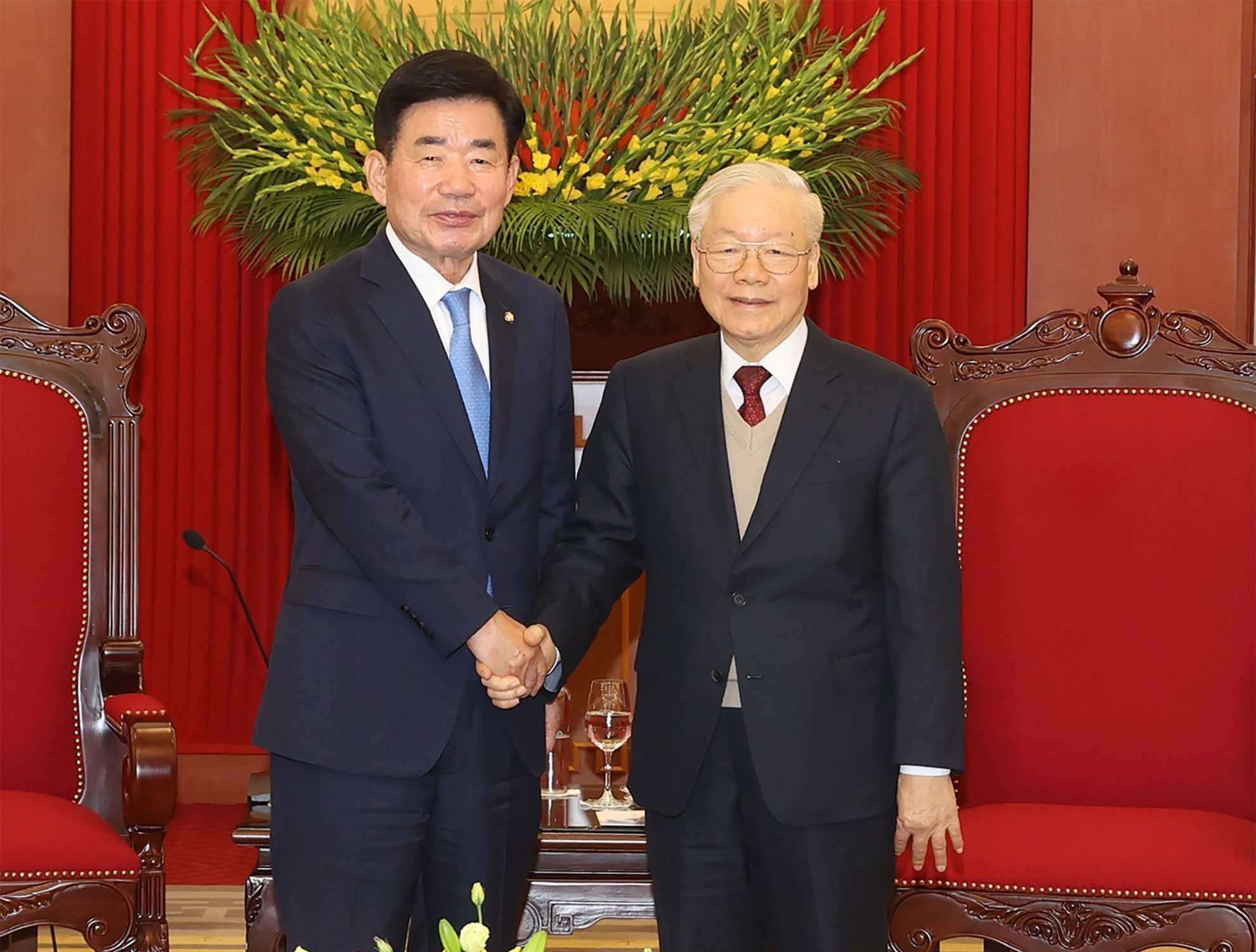 Tổng Bí thư Nguyễn Phú Trọng và Chủ tịch Quốc hội Hàn Quốc Kim Jin Pyo tại buổi tiếp. Tổng Bí thư Nguyễn Phú Trọng và Chủ tịch Quốc hội Hàn Quốc Kim Jin Pyo tại buổi tiếp.