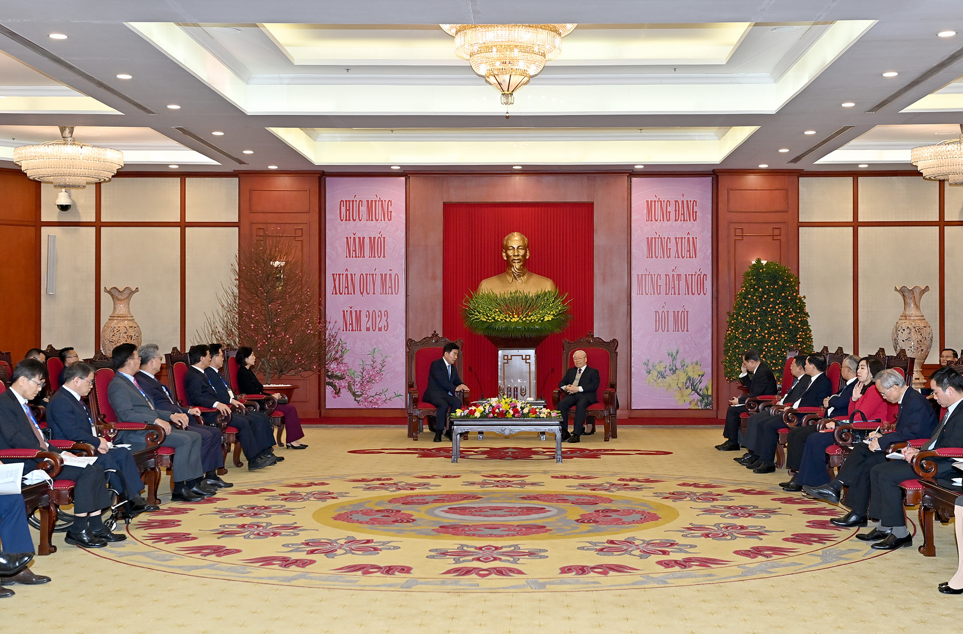 Quang cảnh buổi tiếp Chủ tịch Quốc hội Hàn Quốc Kim Jin Pyo tại Trụ sở Trung ương Đảng. Quang cảnh buổi tiếp Chủ tịch Quốc hội Hàn Quốc Kim Jin Pyo tại Trụ sở Trung ương Đảng.