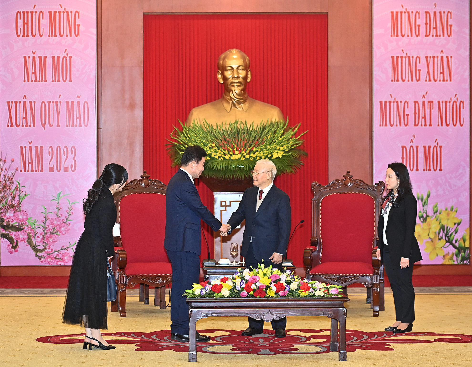 Tổng Bí thư Nguyễn Phú Trọng tiếp Chủ tịch Quốc hội Hàn Quốc Kim Jin Pyo tại Trụ sở Trung ương Đảng. Tổng Bí thư Nguyễn Phú Trọng tiếp Chủ tịch Quốc hội Hàn Quốc Kim Jin Pyo tại Trụ sở Trung ương Đảng.