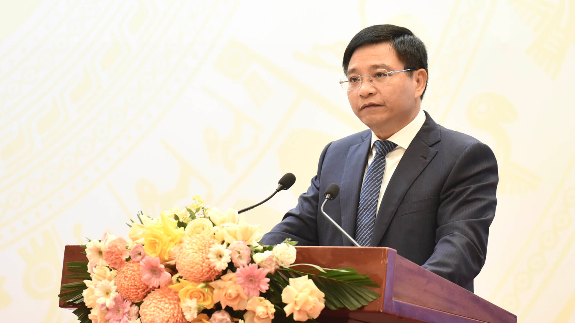 Bộ trưởng Giao thông vận tải Nguyễn Văn Thắng phát biểu tại hội nghị.