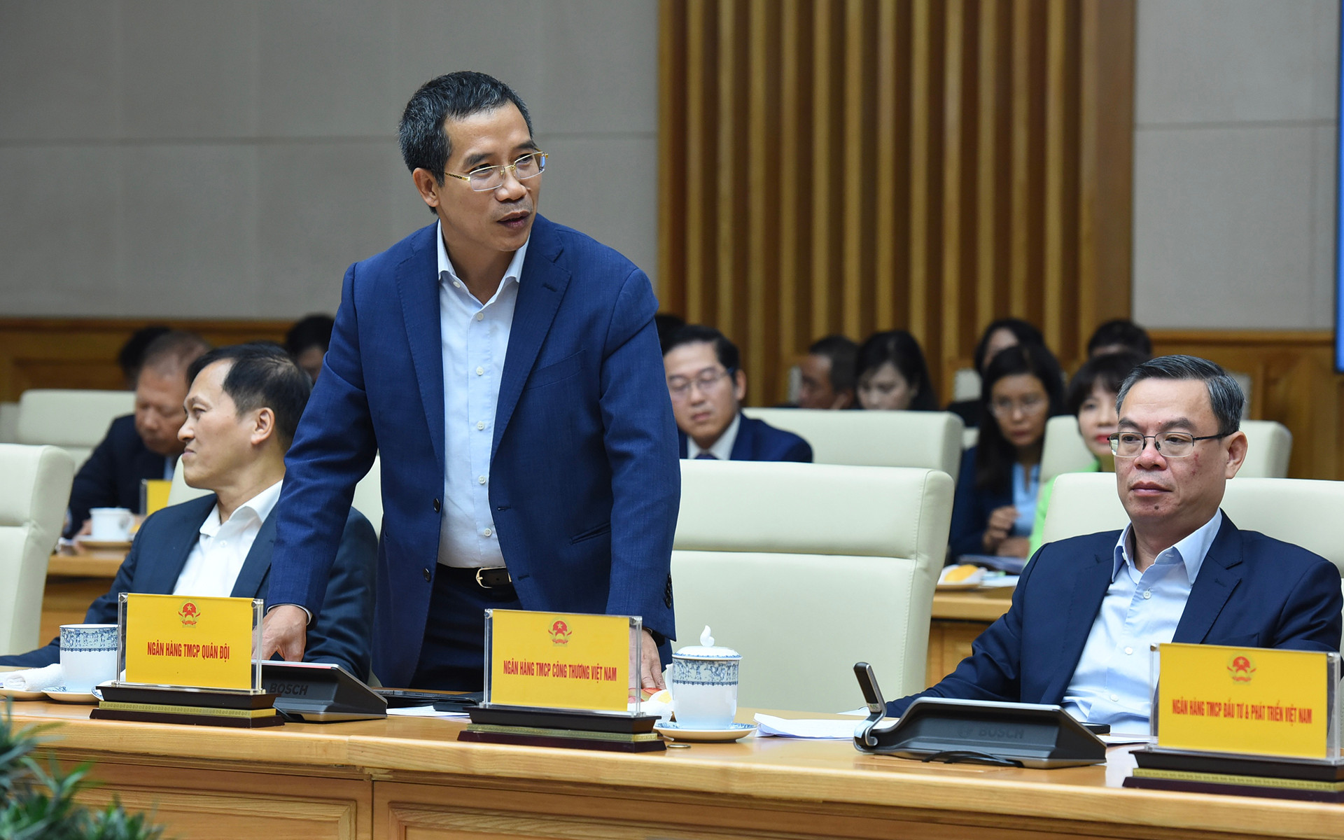 Đại diện lãnh đạo Ngân hàng thương mại cổ phần quân đội phát biểu.