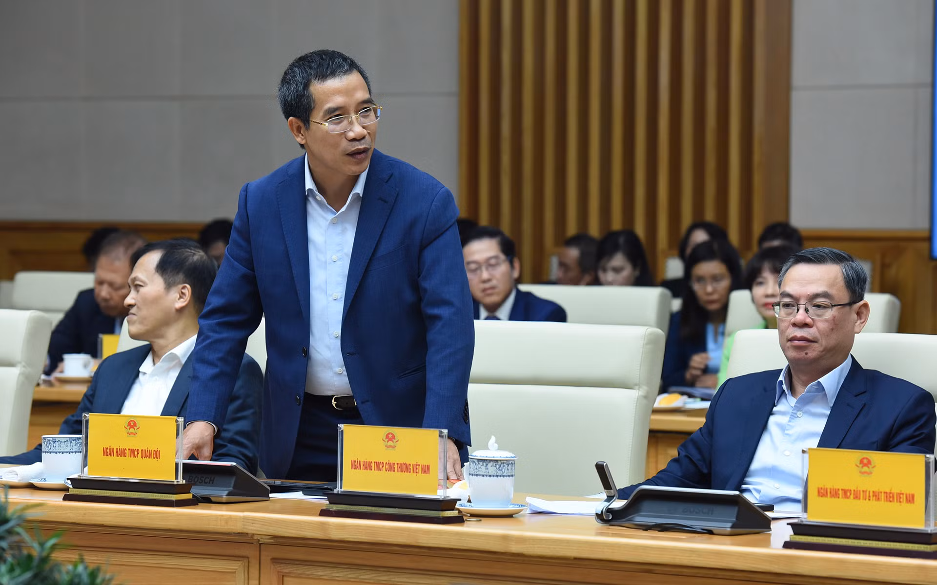 Đại diện lãnh đạo Ngân hàng thương mại cổ phần quân đội phát biểu.
