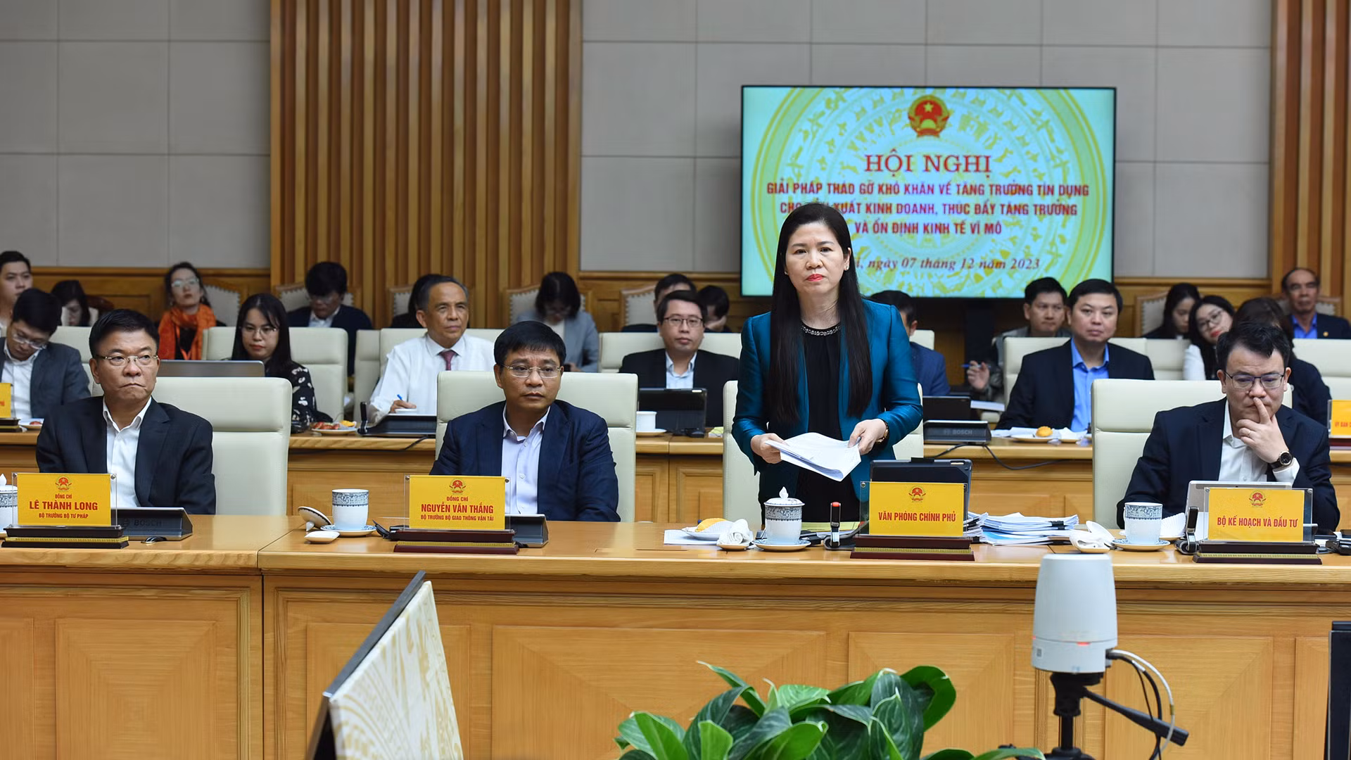 Phó Chủ nhiệm Văn phòng chính phủ Mai Thị Thu Vân phát biểu Đại diện lãnh đạo ngân hàng.