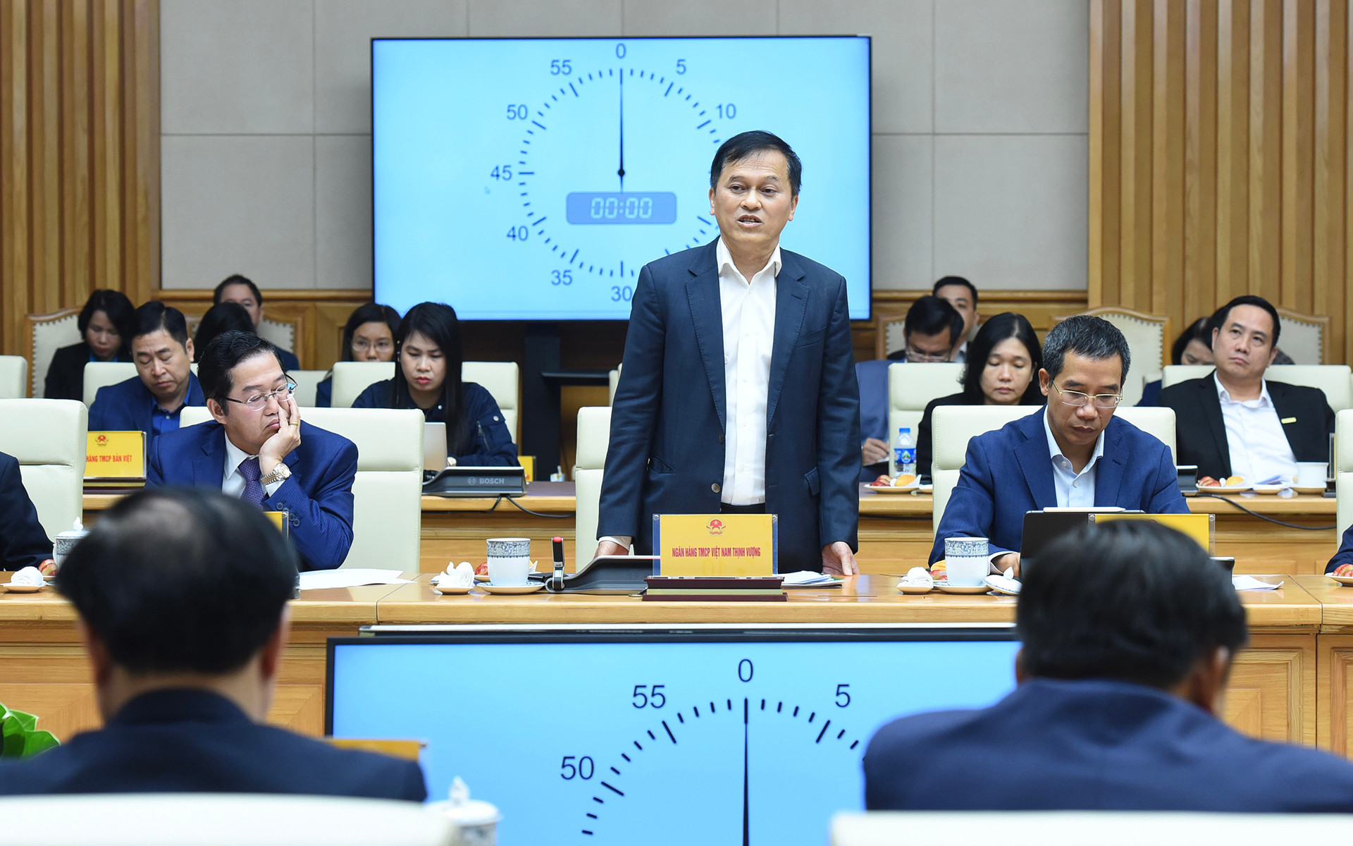 Đại diện lãnh đạo Ngân hàng thương mại cổ phần Việt Nam Thịnh vượng.