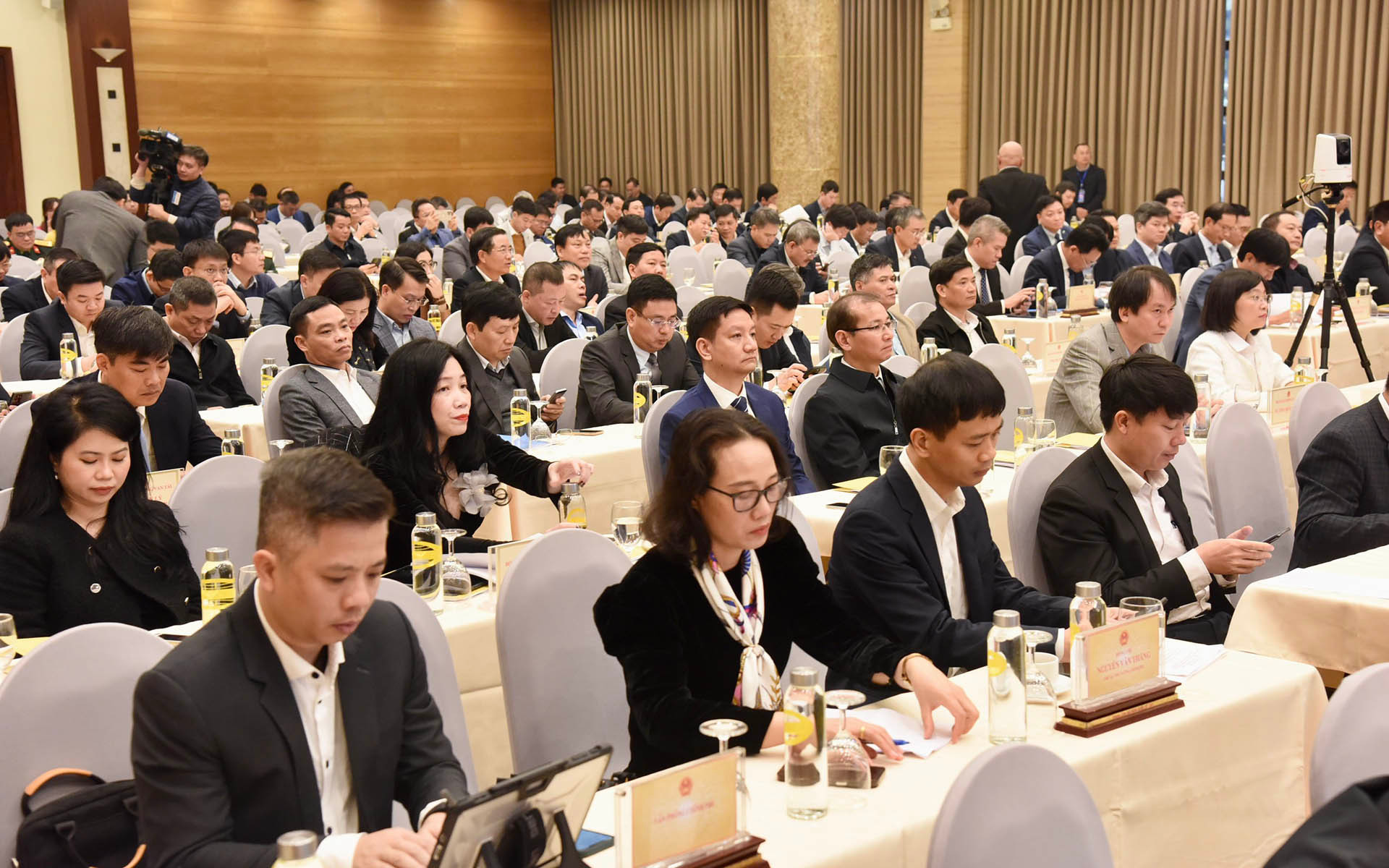 Các đại biểu tham dự hội nghị.