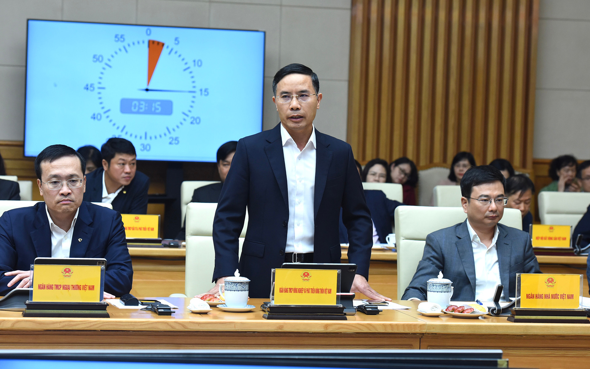 Đại diện lãnh đạo Ngân hàng Nông nghiệp và phát triển nông thôn phát biểu.