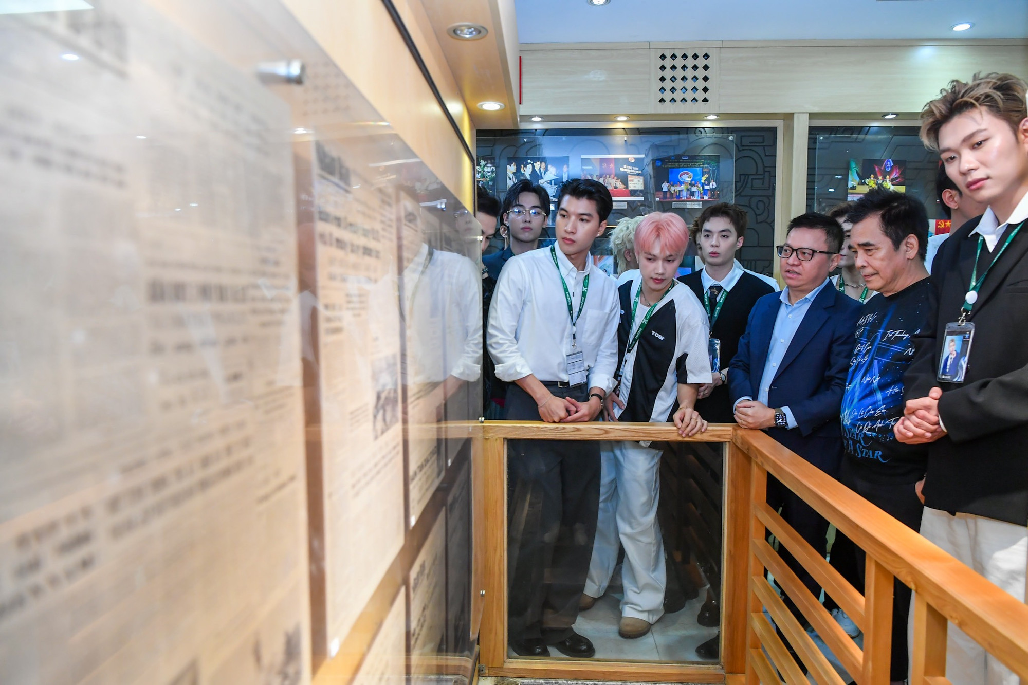 Đồng chí Lê Quốc Minh, Ủy viên Trung ương Đảng, Tổng Biên tập Báo Nhân Dân, Phó Trưởng Ban Tuyên giáo Trung ương, Chủ tịch Hội Nhà báo Việt Nam giới thiệu về báo chí cách mạng Việt Nam. Đồng chí Lê Quốc Minh, Ủy viên Trung ương Đảng, Tổng Biên tập Báo Nhân Dân, Phó Trưởng Ban Tuyên giáo Trung ương, Chủ tịch Hội Nhà báo Việt Nam giới thiệu về báo chí cách mạng Việt Nam.