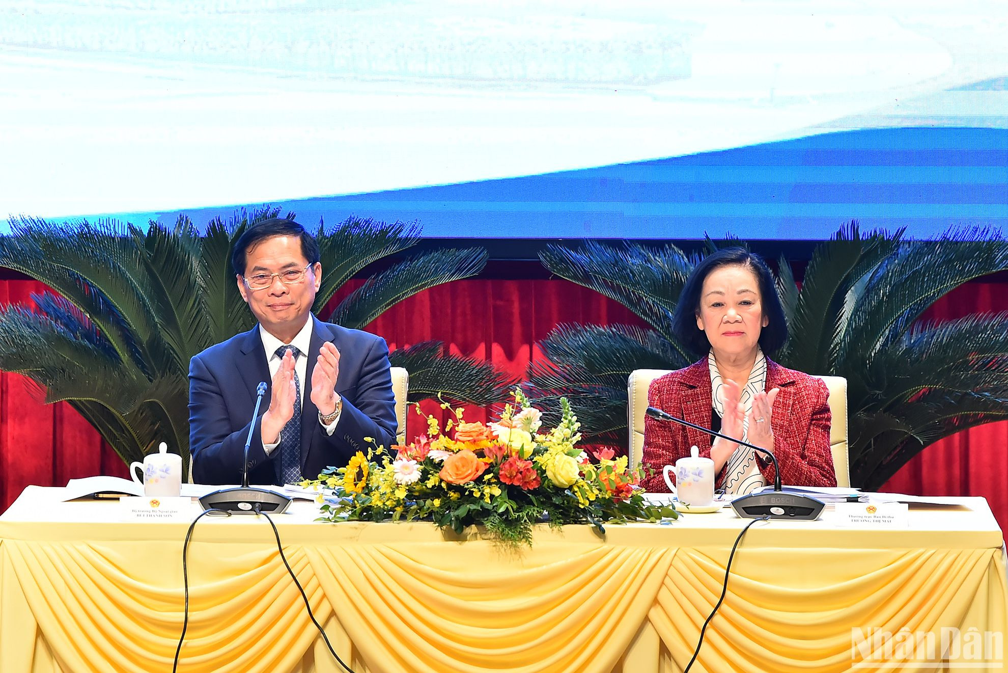Thường trực Ban Bí thư Trương Thị Mai và Bộ trưởng Ngoại giao Bùi Thanh Sơn chủ trì phiên họp.
