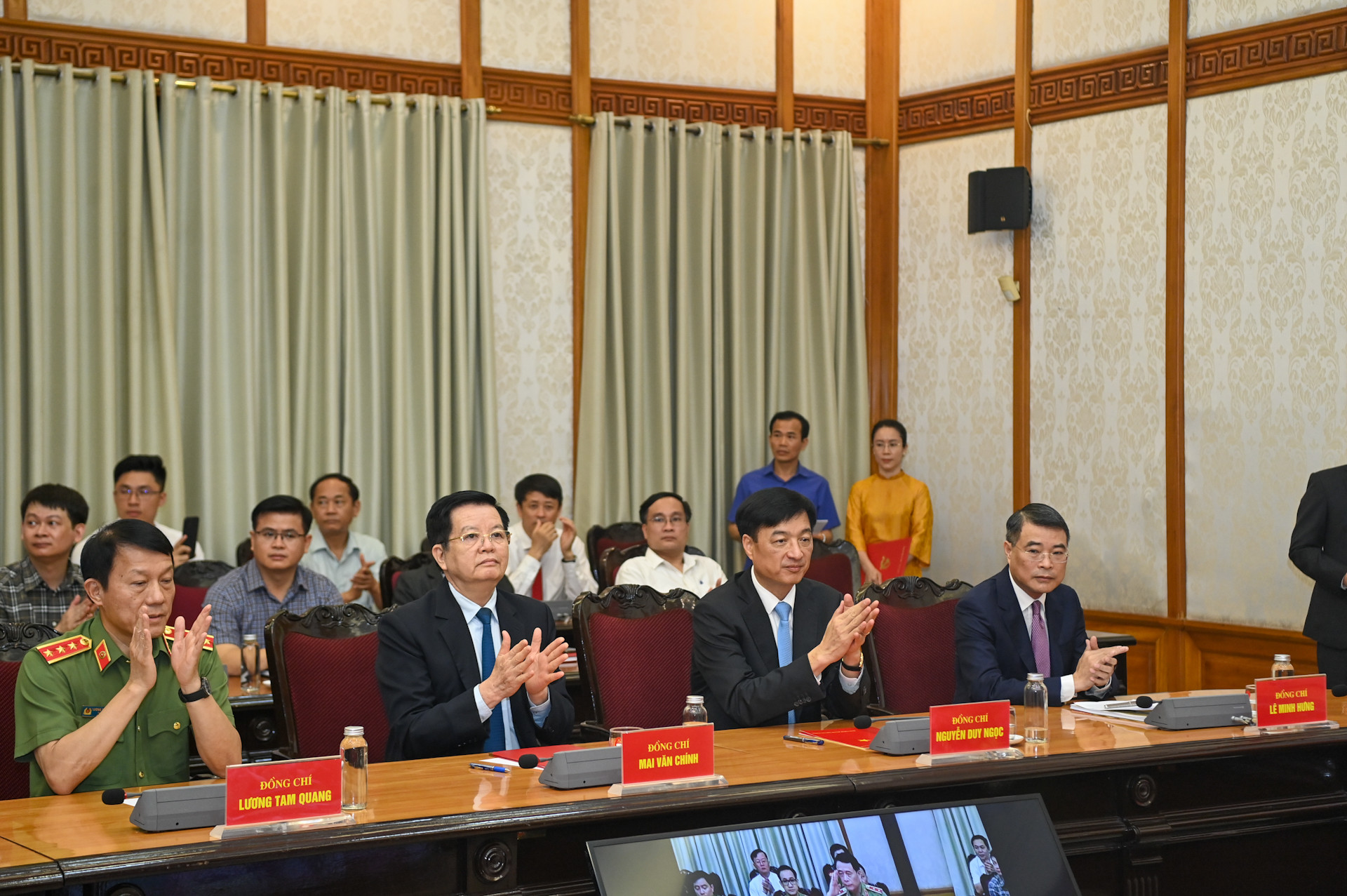 Trưởng Ban Tổ chức Trung ương Lê Minh Hưng, Chánh văn Phòng Trung ương Đảng Nguyễn Duy Ngọc cùng các đồng chí lãnh đạo Bộ Công an và các đại biểu dự buổi lễ.