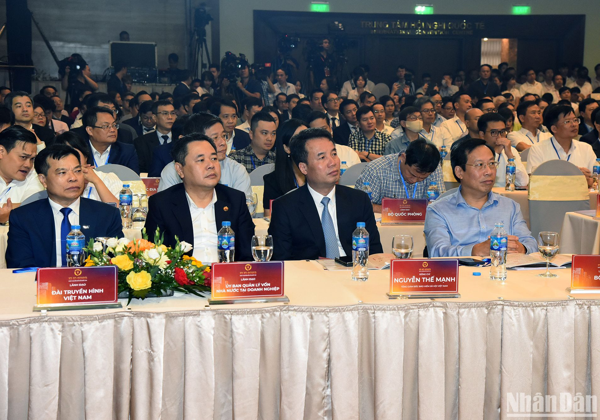 Các đại biểu tham dự buổi lễ.