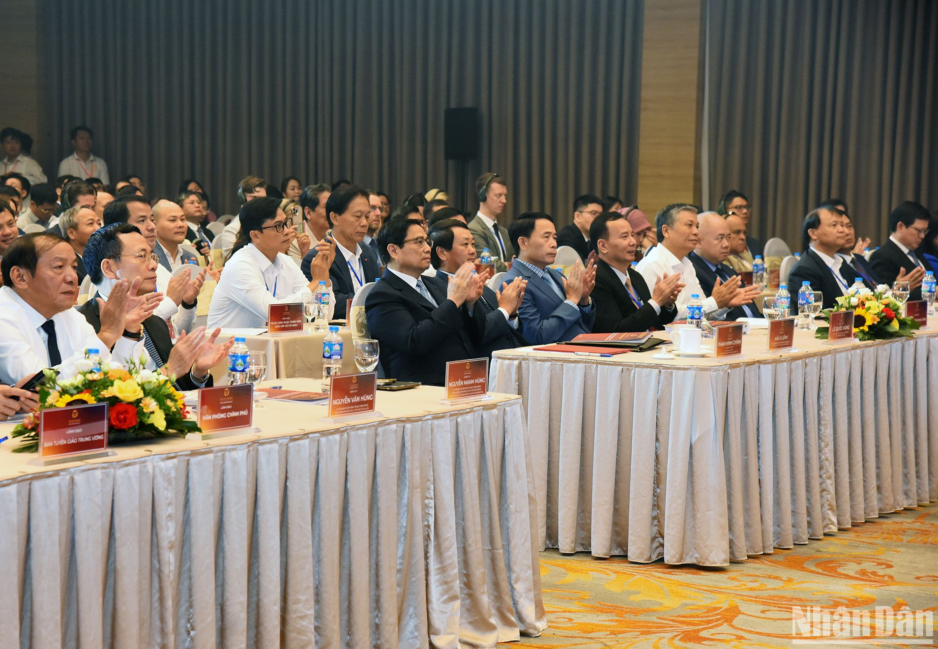 Thủ tướng Chính phủ Phạm Minh Chính và các đại biểu tham dự Ngày Chuyển đổi số quốc gia.