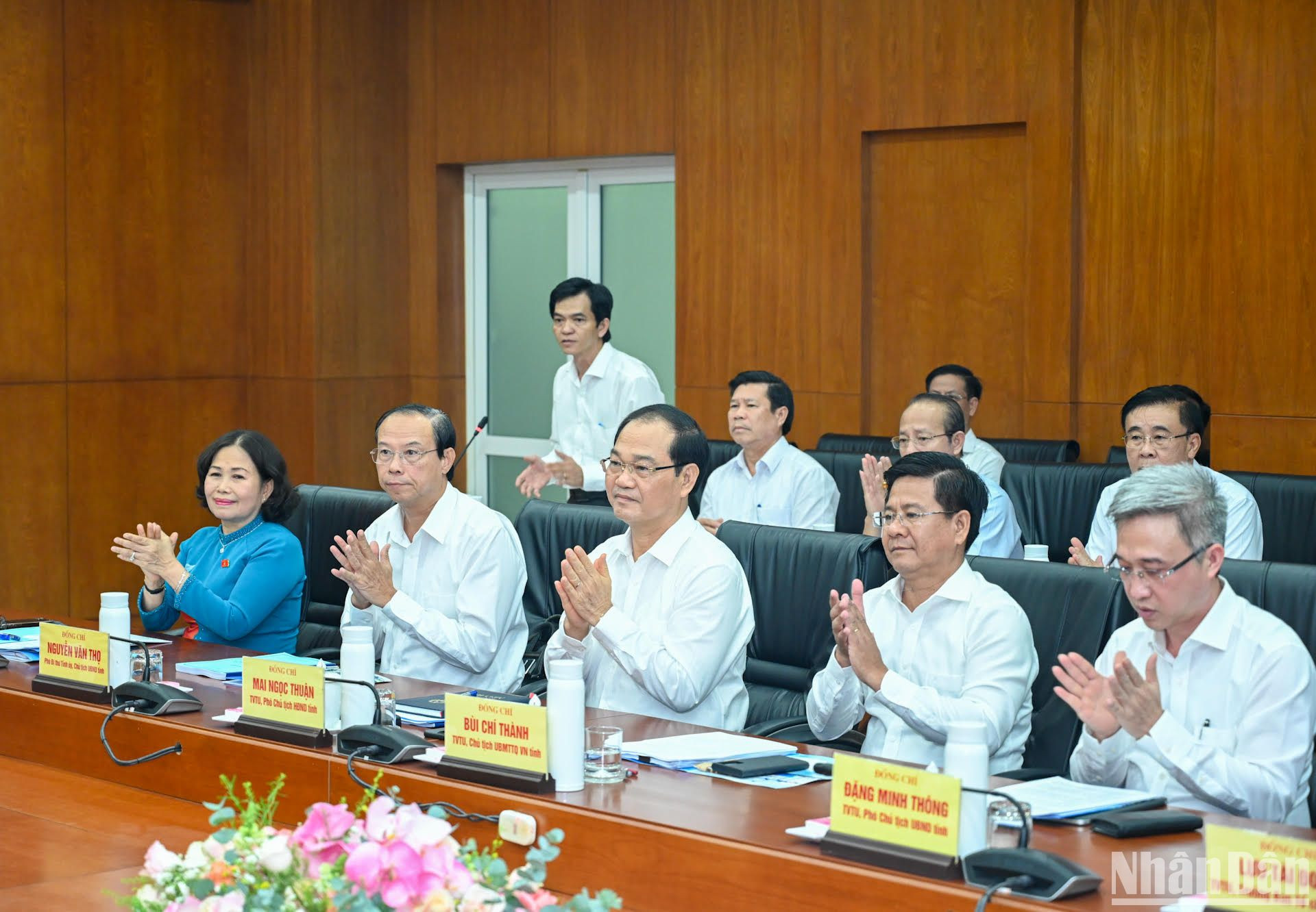 Các đồng chí Ủy viên Thường vụ Tỉnh ủy Bà Rịa-Vũng Tàu dự buổi làm việc.