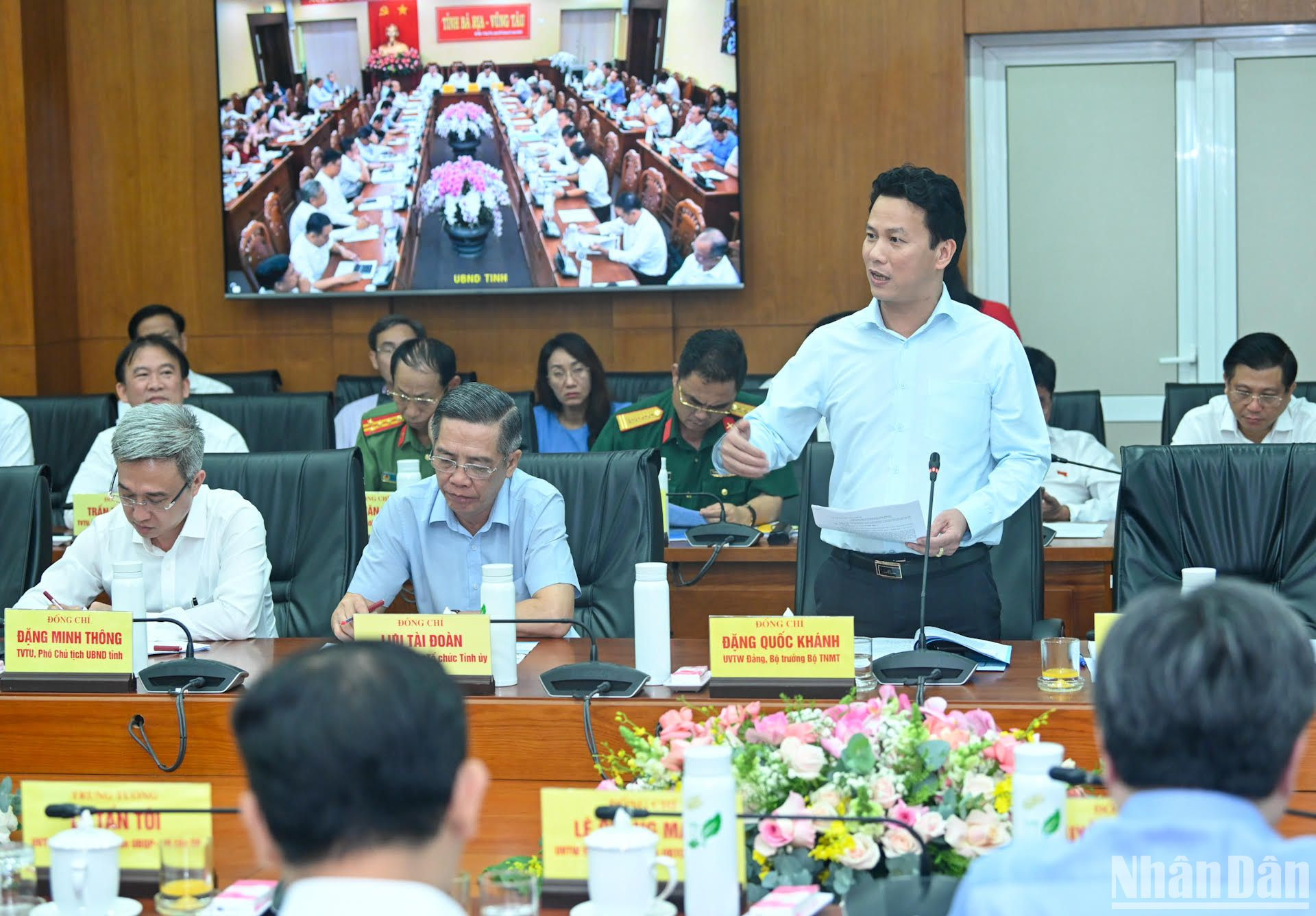 Bộ trưởng Tài nguyên và Môi trường Đặng Quốc Khánh phát biểu ý kiến tại buổi làm việc.