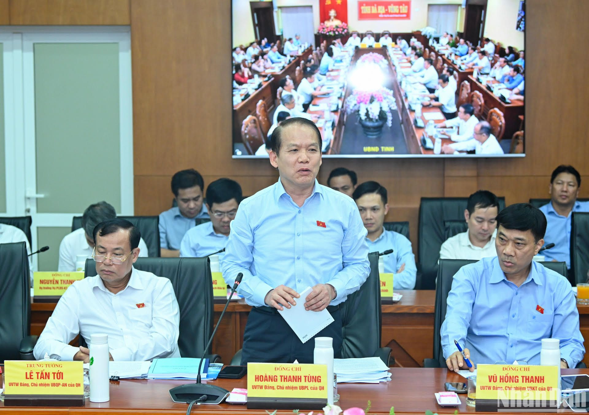 Chủ nhiệm Ủy ban Pháp luật Hoàng Thanh Tùng phát biểu ý kiến tại buổi làm việc.