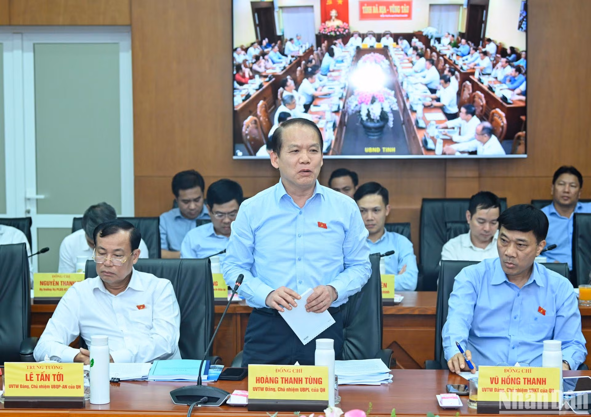 Chủ nhiệm Ủy ban Pháp luật Hoàng Thanh Tùng phát biểu ý kiến tại buổi làm việc.