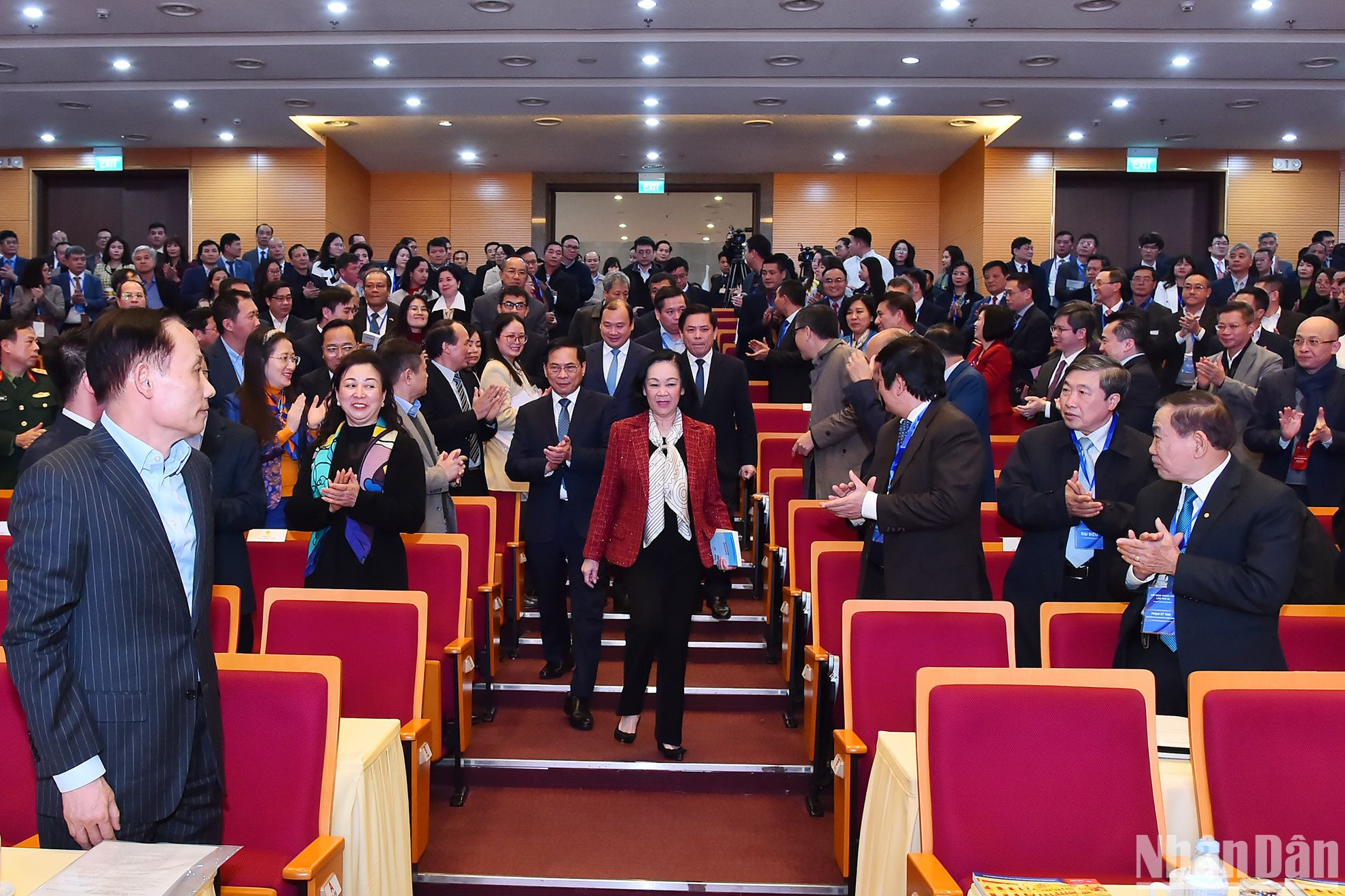 Thường trực Ban Bí thư Trương Thị Mai cùng các đồng chí lãnh đạo Đảng, Nhà nước, Bộ Ngoại giao tới dự Phiên họp toàn thể về công tác xây dựng Đảng với chủ đề “Tăng cường sự lãnh đạo của Đảng, nâng cao chất lượng đội ngũ đảng viên trong và ngoài nước, xây dựng ngành ngoại giao toàn diện, hiện đại, vững mạnh”.