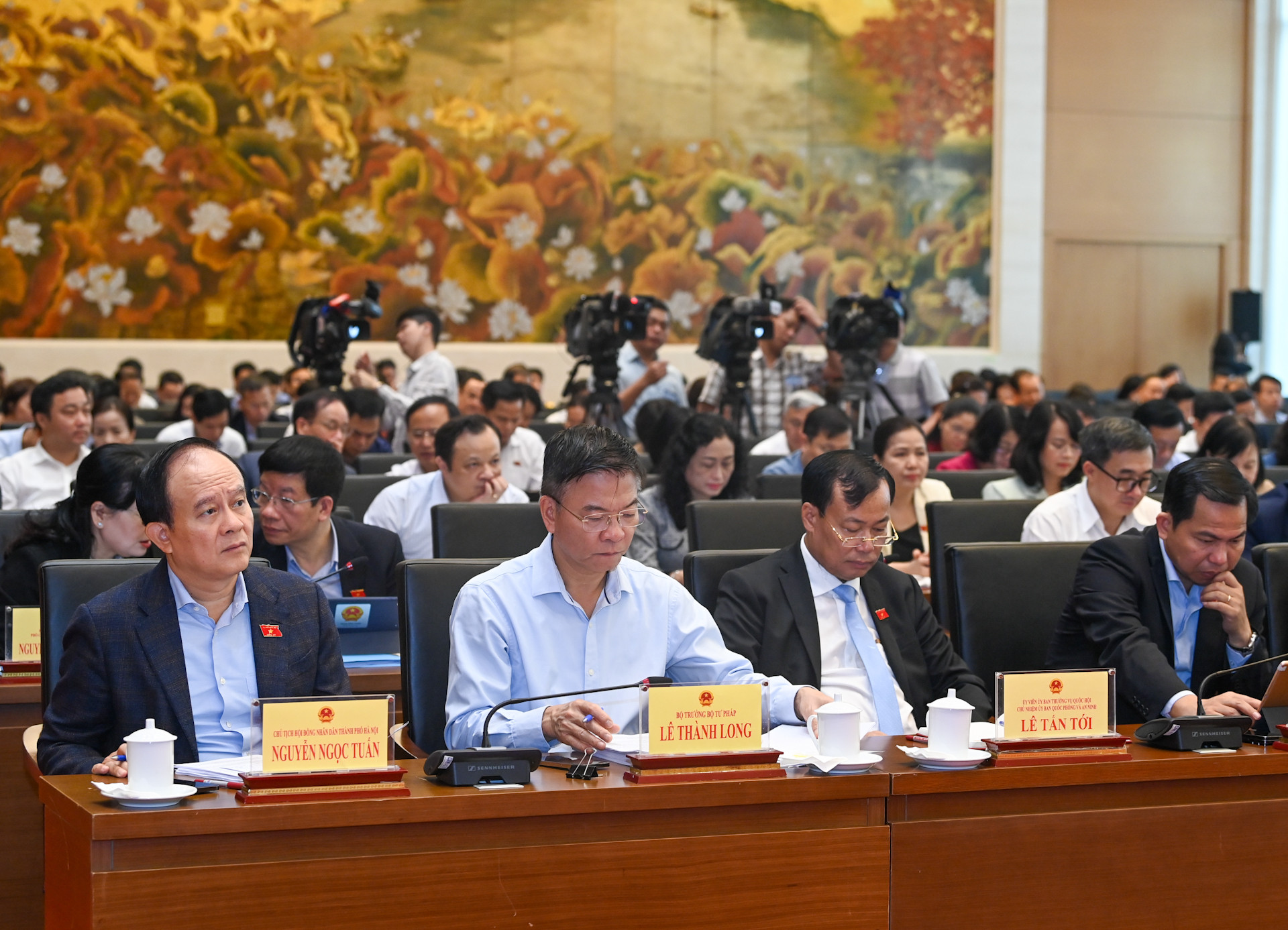 Lãnh đạo các bộ, ngành và thành phố Hà Nội dự Hội nghị.