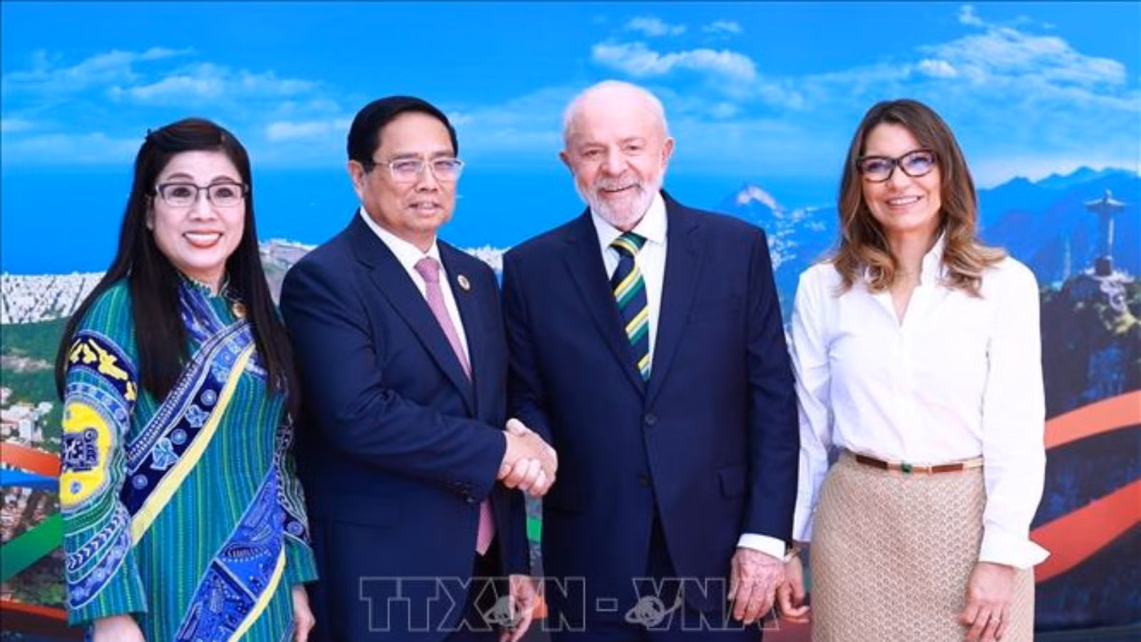 Tổng thống Brazil, Chủ tịch G20 Luiz Inácio Lula da Silva và Phu nhân đón Thủ tướng Phạm Minh Chính và Phu nhân. 