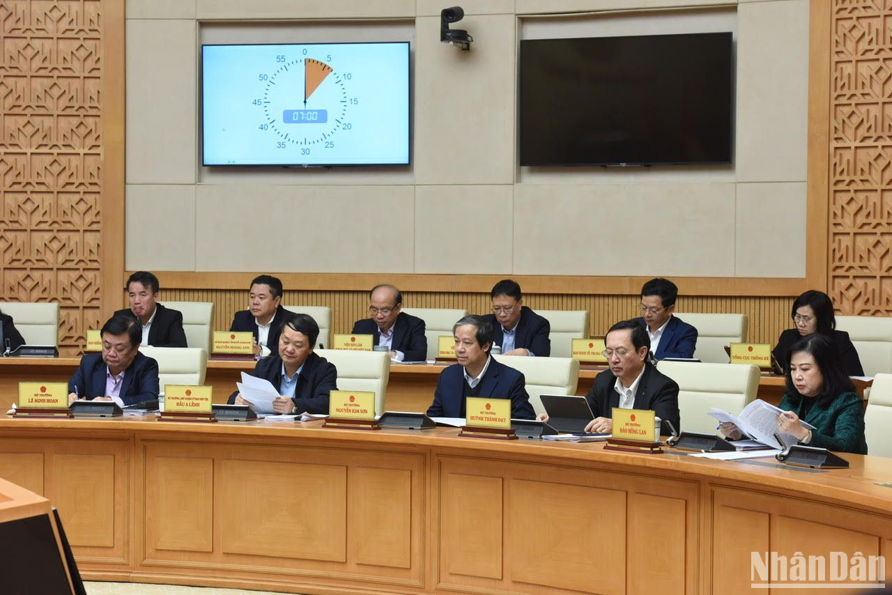 Đại diện các bộ, ngành tham dự phiên họp.