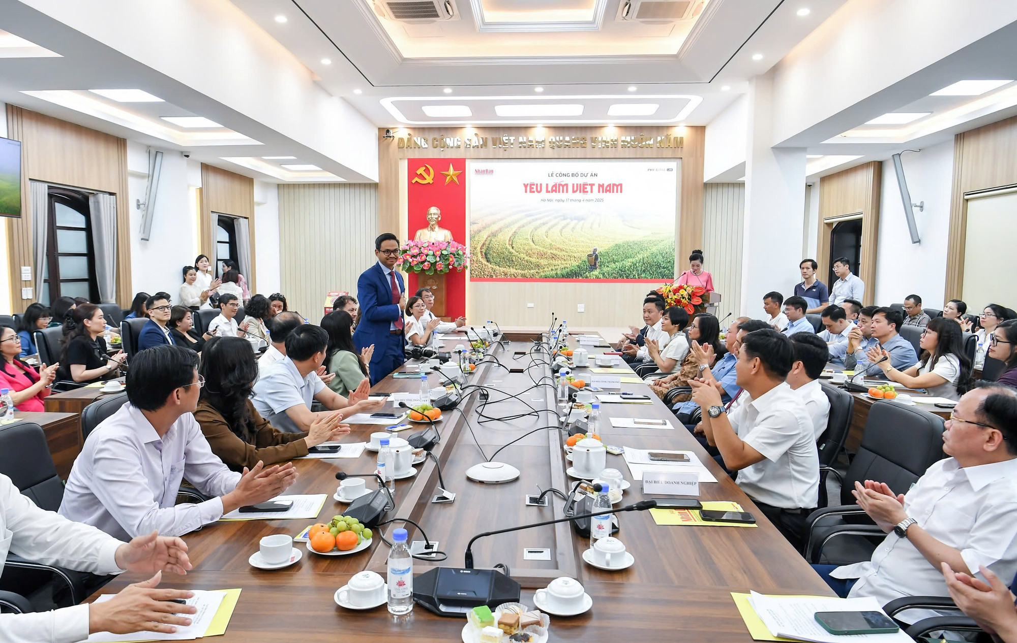 Quang cảnh buổi lễ công bố dự án.