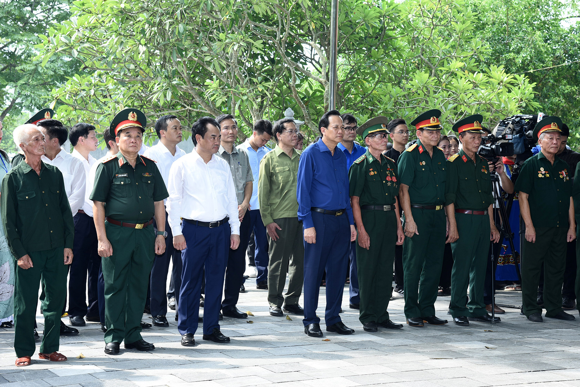 Các đại biểu tham dự buổi lễ.