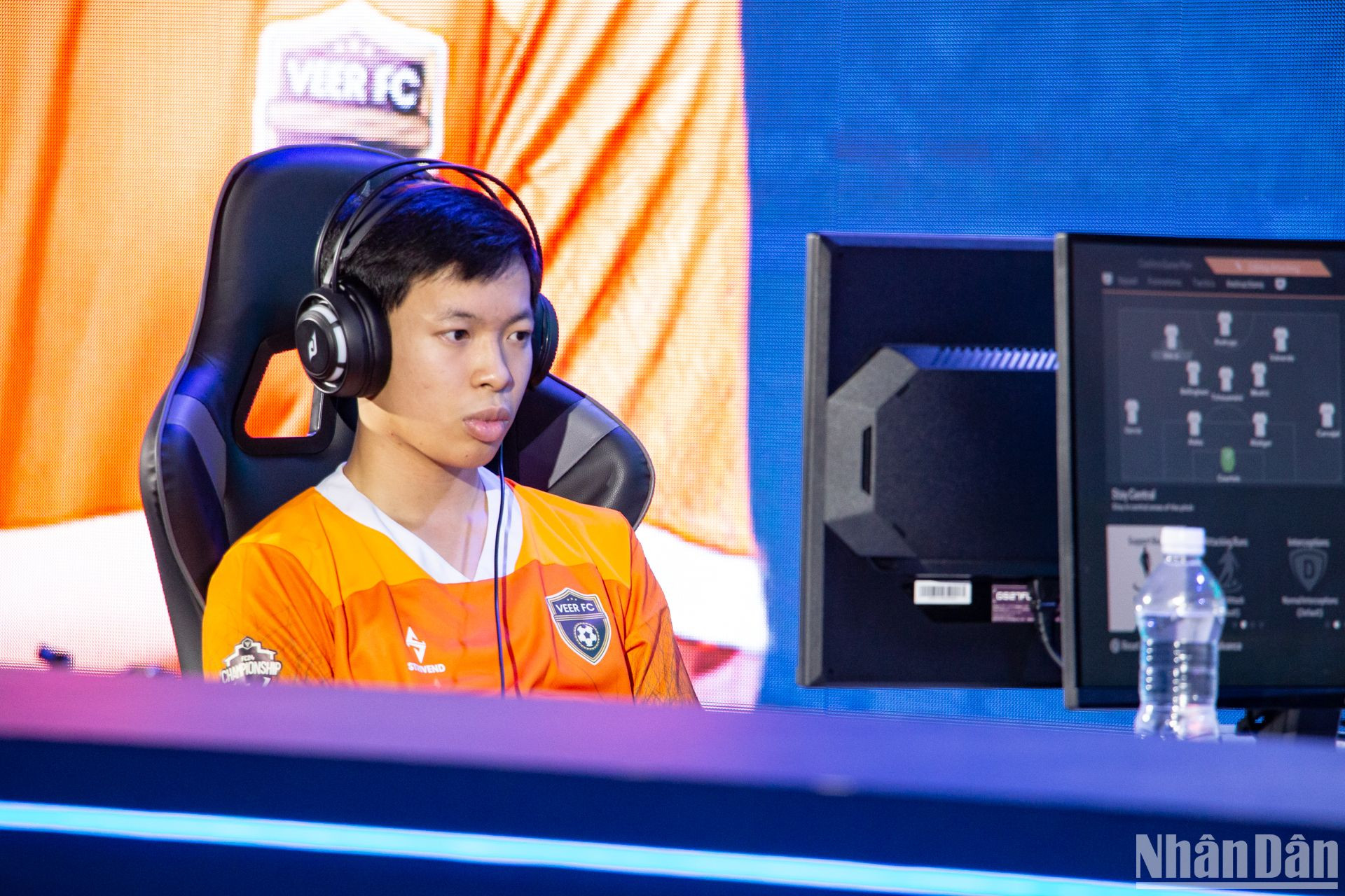 Ở lượt thi đấu tiếp theo, Dương Phạm Duy Hoàng quyết tâm cao độ khi gặp Nguyễn Tấn Hào, một đối thủ được đánh giá nặng ký từ vòng loại.