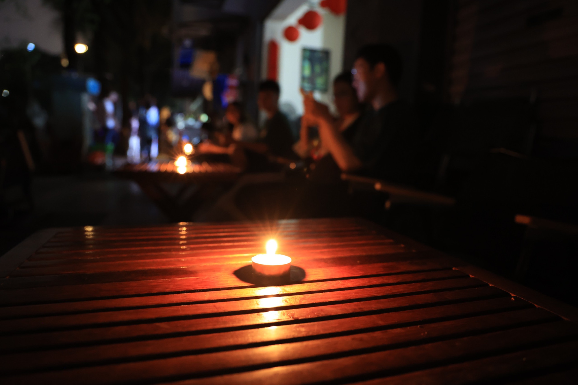 Theo Phó Chủ tịch Ủy ban nhân dân quận Hoàn Kiếm Trịnh Hoàng Tùng, thông qua các chiến dịch, sự kiện vì môi trường được cộng đồng hưởng ứng, năm 2023, điện năng tiết kiệm toàn quận Hoàn Kiếm đạt hơn 14 triệu kWh. Việc sử dụng tiết kiệm, các nguồn năng lượng hiện có, đồng thời chuyển dần sang các loại năng lượng tái tạo là việc cấp thiết.