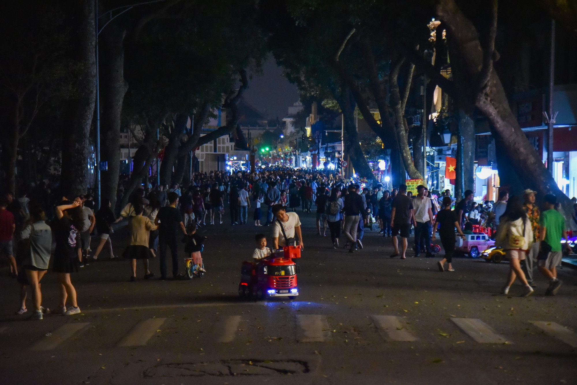 Theo thông lệ hằng năm, Giờ Trái đất được tổ chức vào thứ 7 cuối cùng của tháng 3. Năm nay, hoạt động này diễn ra từ 20 giờ 30 phút đến 21 giờ 30 phút ngày 23/3.