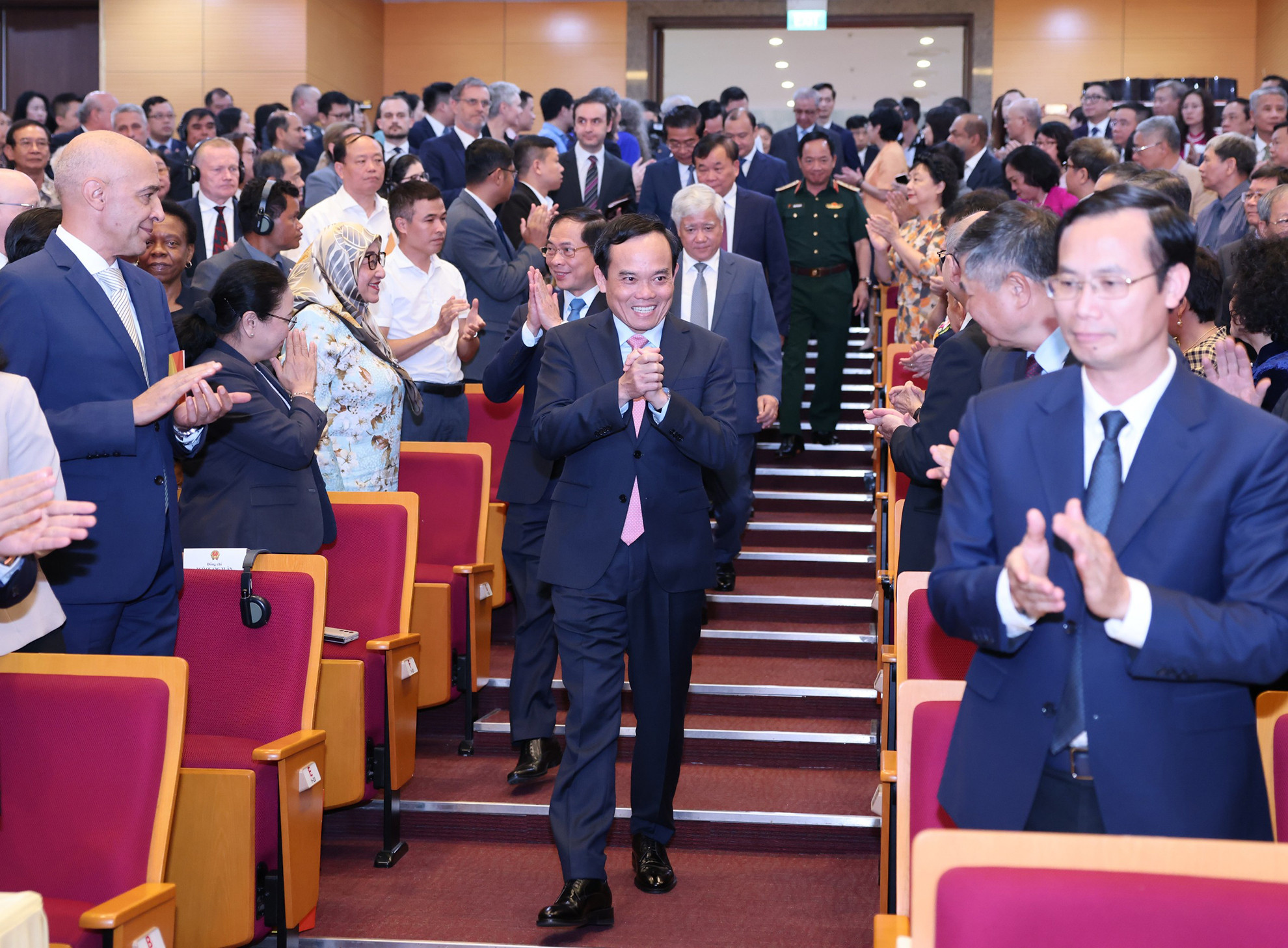 Chủ tịch Ủy ban Trung ương Mặt trận Tổ quốc Việt Nam Đỗ Văn Chiến, Phó Thủ tướng Trần Lưu Quang cùng các đại biểu tham dự Lễ kỷ niệm 70 năm Ngày ký Hiệp định Geneva về đình chỉ chiến sự ở Việt Nam (21/7/1954-21/7/2024).