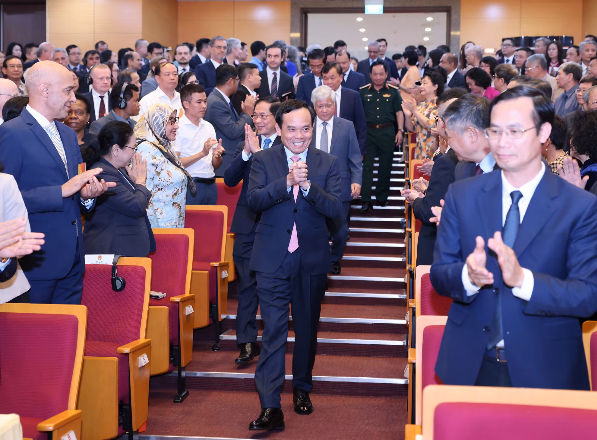 Chủ tịch Ủy ban Trung ương Mặt trận Tổ quốc Việt Nam Đỗ Văn Chiến, Phó Thủ tướng Trần Lưu Quang cùng các đại biểu tham dự Lễ kỷ niệm 70 năm Ngày ký Hiệp định Geneva về đình chỉ chiến sự ở Việt Nam (21/7/1954-21/7/2024).