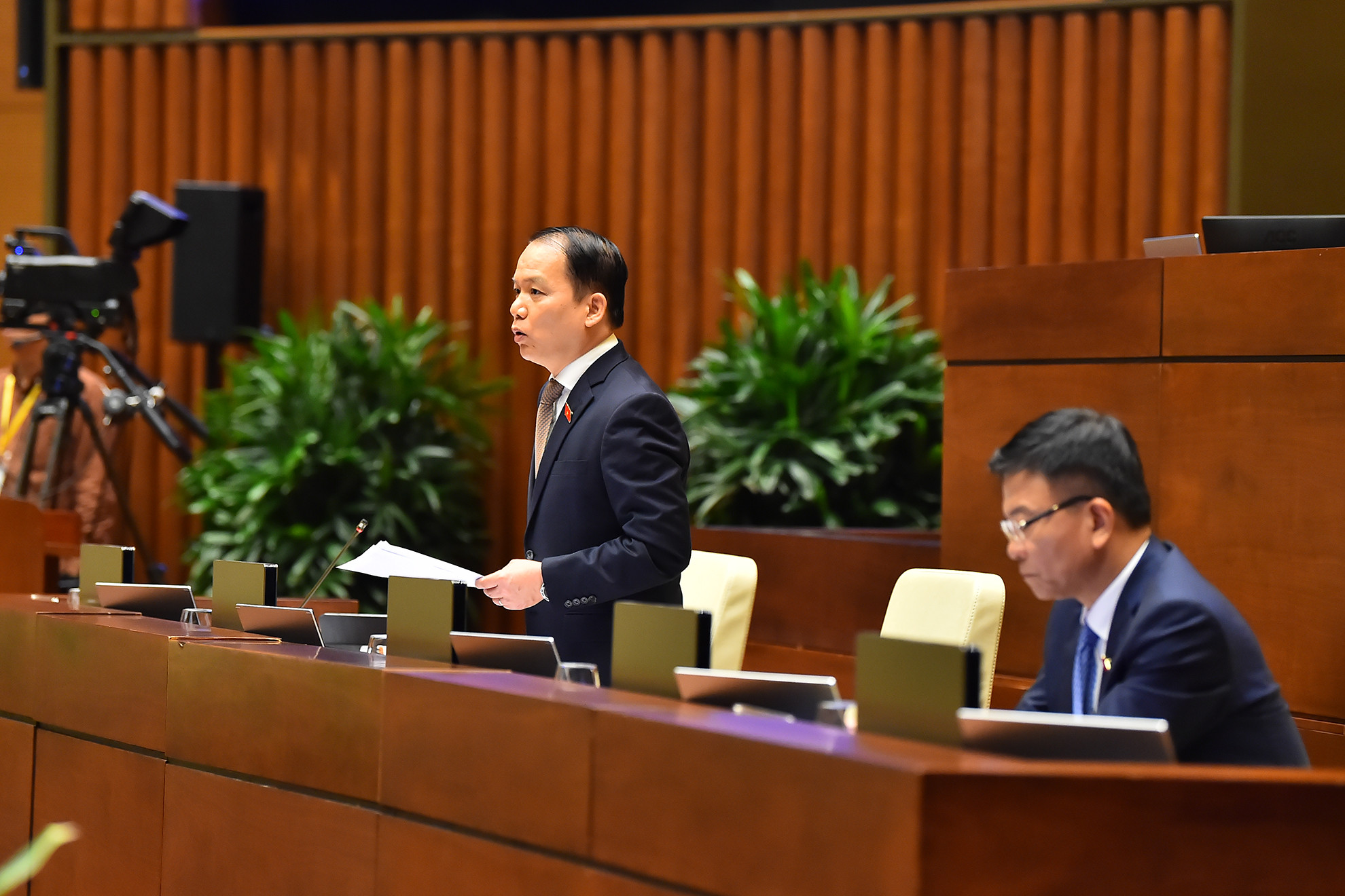 Chủ nhiệm Ủy ban Pháp luật của Quốc hội Hoàng Thanh Tùng phát biểu giải trình, làm rõ một số vấn đề các đại biểu Quốc hội nêu về dự thảo Luật Thủ đô (sửa đổi).