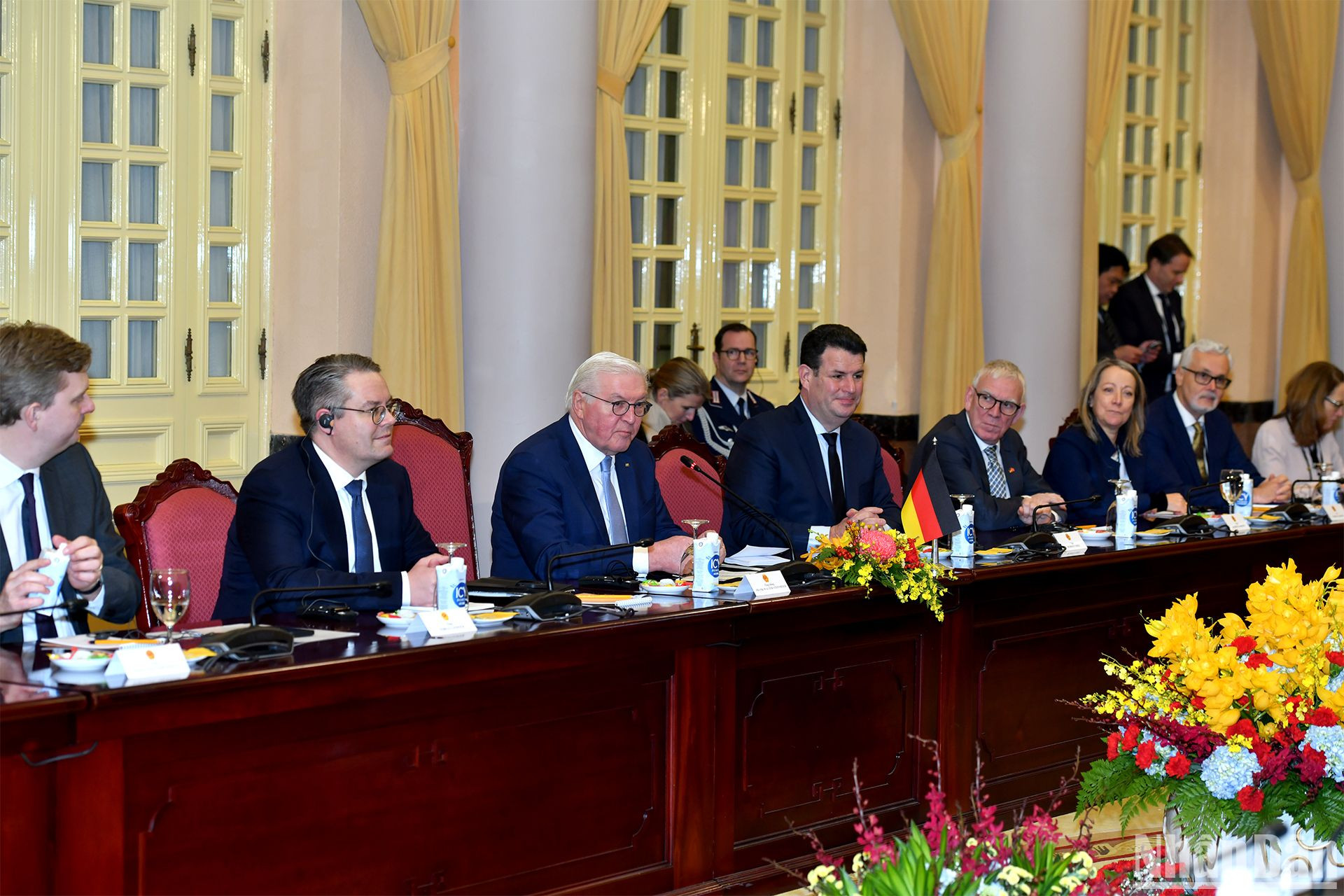 Tổng thống Cộng hòa Liên bang Đức Frank-Walter Steinmeier và các đại biểu tại cuộc hội đàm.