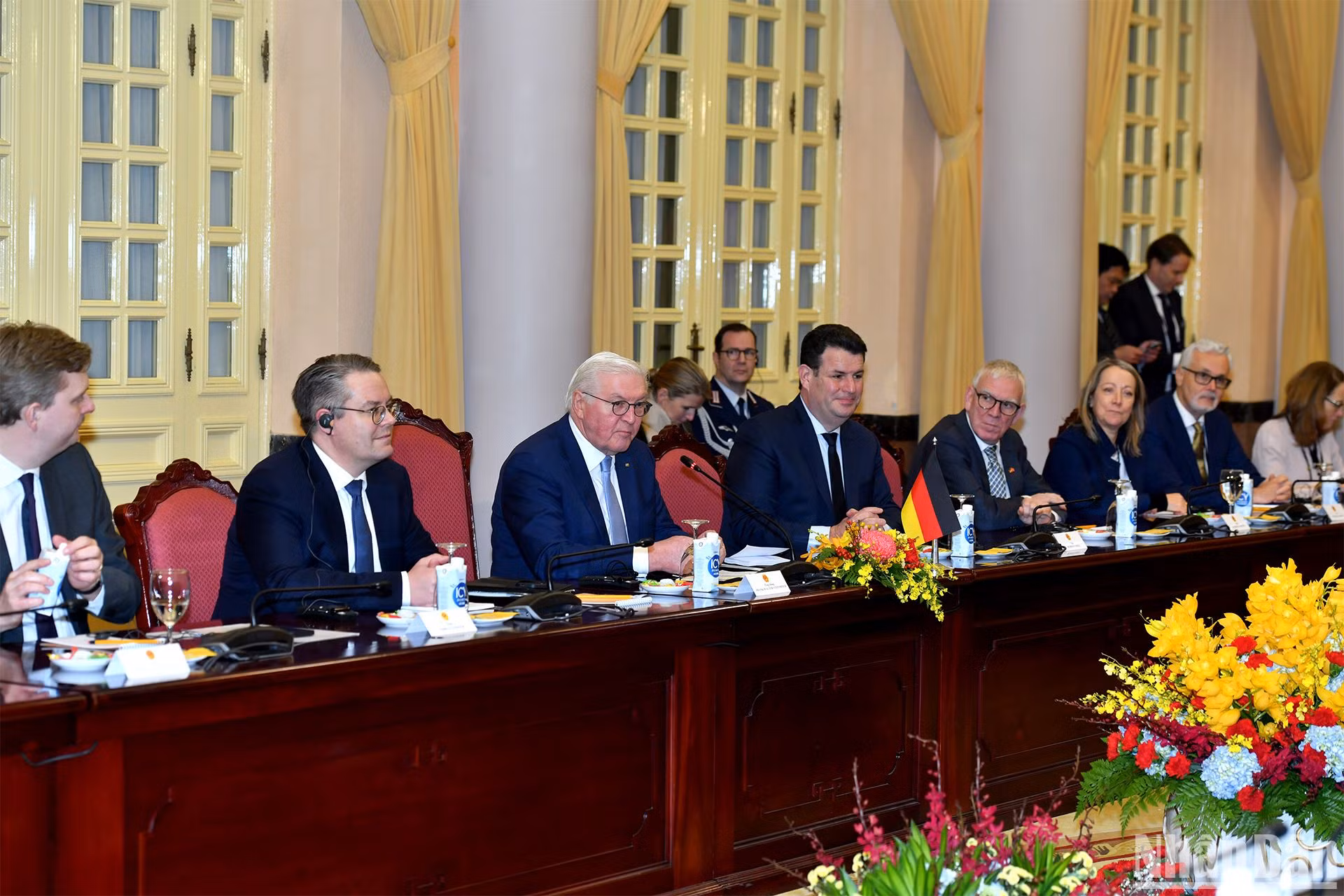 Tổng thống Cộng hòa Liên bang Đức Frank-Walter Steinmeier và các đại biểu tại cuộc hội đàm.