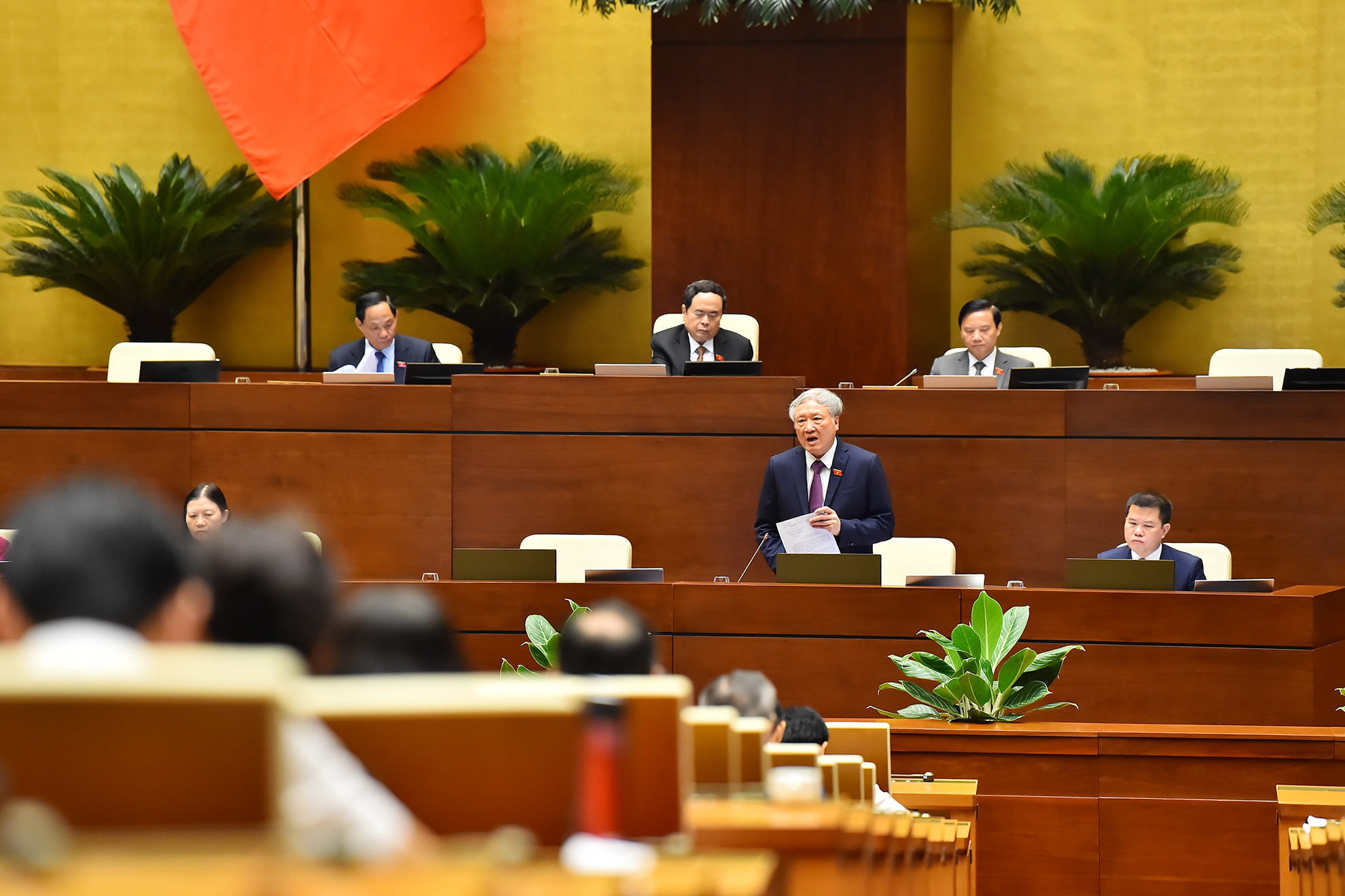 Chánh án Tòa án nhân dân tối cao Nguyễn Hòa Bình phát biểu giải trình, làm rõ một số vấn đề các đại biểu Quốc hội nêu về dự thảo Luật Tổ chức Tòa án nhân dân (sửa đổi).