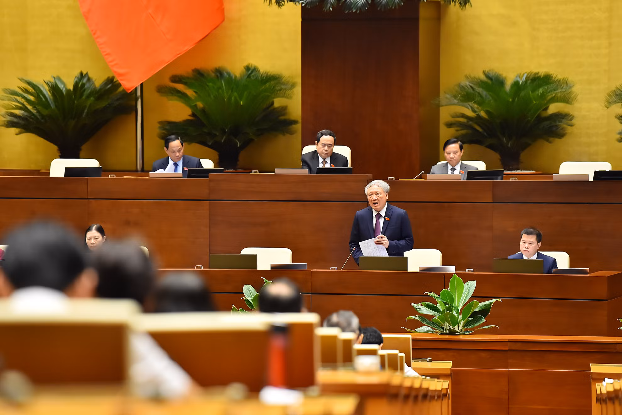 Chánh án Tòa án nhân dân tối cao Nguyễn Hòa Bình phát biểu giải trình, làm rõ một số vấn đề các đại biểu Quốc hội nêu về dự thảo Luật Tổ chức Tòa án nhân dân (sửa đổi).