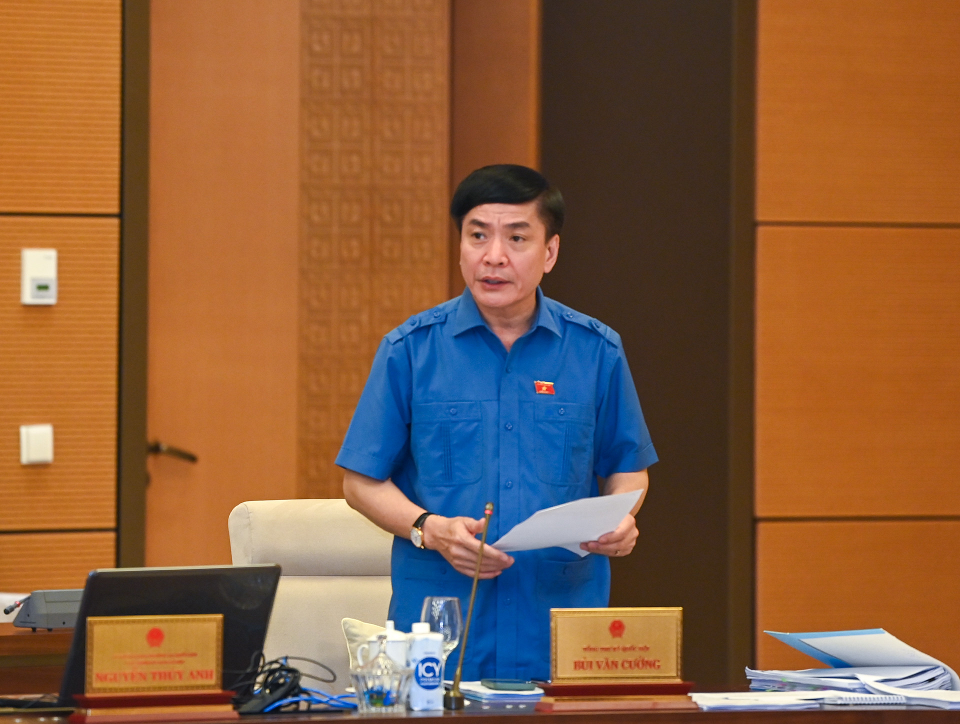 Tổng Thư ký, Chủ nhiệm Văn phòng Quốc hội Bùi Văn Cường phát biểu mở đầu phiên họp.