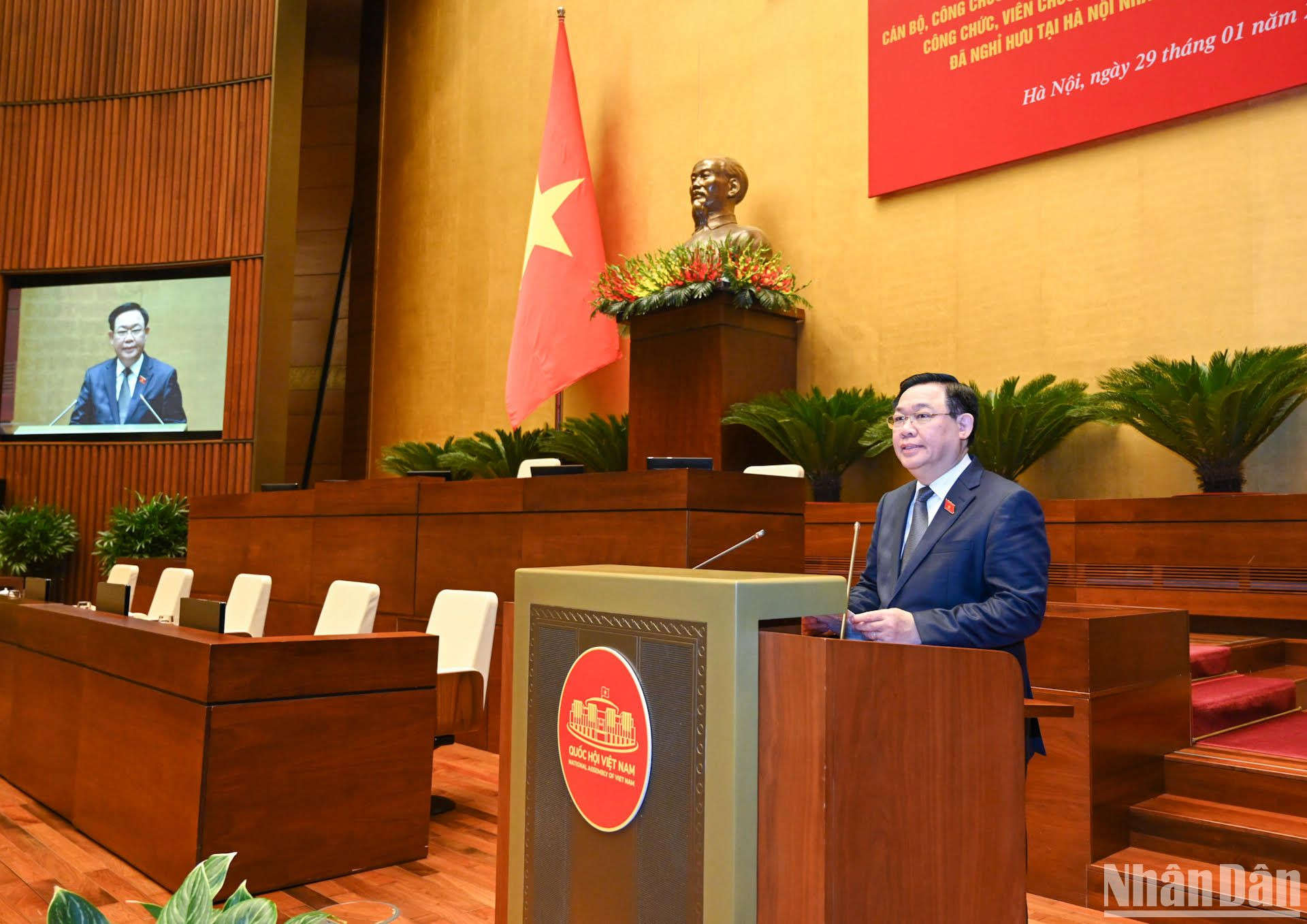 Chủ tịch Quốc hội Vương Đình Huệ phát biểu thăm hỏi, chúc Tết các đại biểu tại buổi gặp mặt. Chủ tịch Quốc hội Vương Đình Huệ phát biểu thăm hỏi, chúc Tết các đại biểu tại buổi gặp mặt.